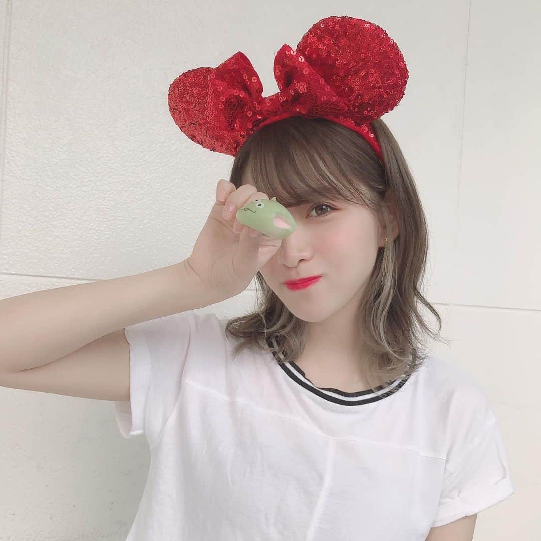 市川愛美のインスタグラム：「グリーンマン ご満悦☺︎ #ディズニーランド #インナーカラー #赤カチューシャ#トゥモローランド」