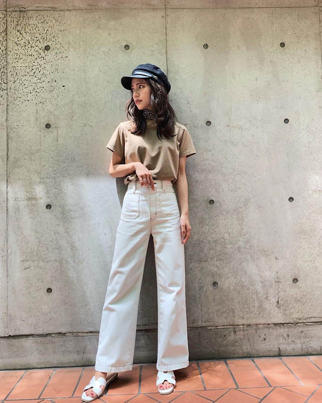 のインスタグラム：「シンプルコーデ💛 ＊ 服はシンプルにして 小物で盛る作戦🤭♡笑 ＊ サンダルは新しくゲットした @titivatejp の🙆🏻‍♀️ 形の可愛さと履きやすさが神✨ ＊ ＊ ＊ #コーデ #シンプルコーデ #ティティベイト #低身長コーデ #154cm #titivate #titivatestyle #outfit #code #instagood」