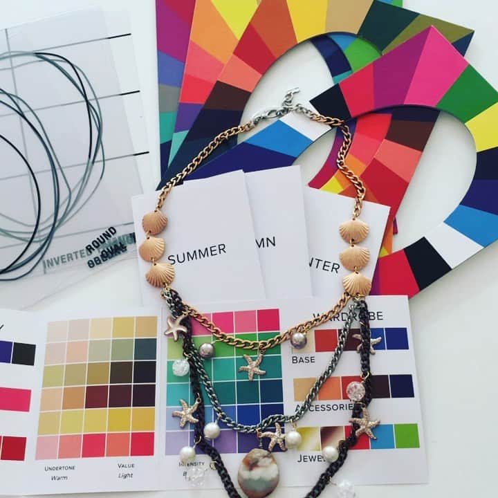 メイデンアートのインスタグラム：「Vuoi provare la nostra consulenza d’immagine e styling del gioiello gratuita? . Commenta Yes qui sotto e ti manderemo tutti i dettagli❤️ . Want to try our Free Image Consultancy and Jewelry styling Consultancy? . Comment Yes below and We will Dm all the details ❤️ . . . . . #italianjewelry #fashiontrends #maidenart #jewelry #jewelrydesigner #jewelrygram #jewelryforsale #jewelrylover #fashion #fashionblogger #fashionart #fashionista #fashionbloggers #fashionblog #shoplocal #shophandmade #artisan #handcrafted #handcraftedjewelry #madeintaly #milano #milanfashion #imageconsultancy #consulenzadimmagine #angera #varese #lagomaggiore #varesetheplacetobe #vareseshopping」