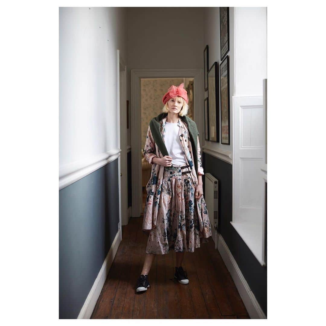 キャベジズ&ローゼズのインスタグラム：「The final piece of the puzzle 🌸 The Priory Kilt returns in delicious floral taffeta 😍 A neat wrap around skirt with perfect pleating and leather buckle accents, Priory in crinkly taffeta embodies feminine charm. This is the last delivery of our Floral Taffeta Capsule Collection so don’t miss out #newin #britishmade #britishfashion #floralskirt #kilts #taffeta #madeinlondon #florals #cabbagesandroses #cabbagesandrosesfashion @christina_strutt @cabbagesandroses_shop 👆Link In Bio👆」