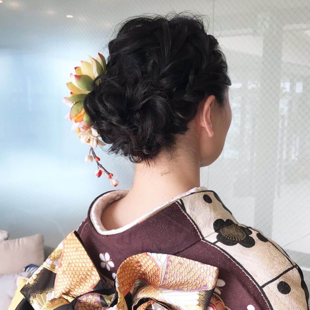 R.Y.K Vanilla Emuさんのインスタグラム写真 - (R.Y.K Vanilla EmuInstagram)「振袖ヘア 総編み込みスタイル 前髪も編み込んでスッキリしてるけど 動きが沢山出るので華やかです！ 浴衣ヘアにもオススメ♡ #ヘアメイク#ヘアアレンジ #結婚式  #スタジオ撮影 #ヘア#2019夏婚 #セットサロン #ヘアセット #アップスタイル  #プレ花嫁 #フォトウェディング #前撮り #結婚式ヘア #ロケーション撮影#結婚式準備 #浴衣ヘア #お呼ばれヘア#着物#着物ヘア#結婚準備#2019秋婚  #振袖 #花嫁ヘア#2019冬婚#成人式 #花火 #振袖ヘア#花火大会 #成人式ヘア#浴衣」7月11日 20時25分 - ryky0101
