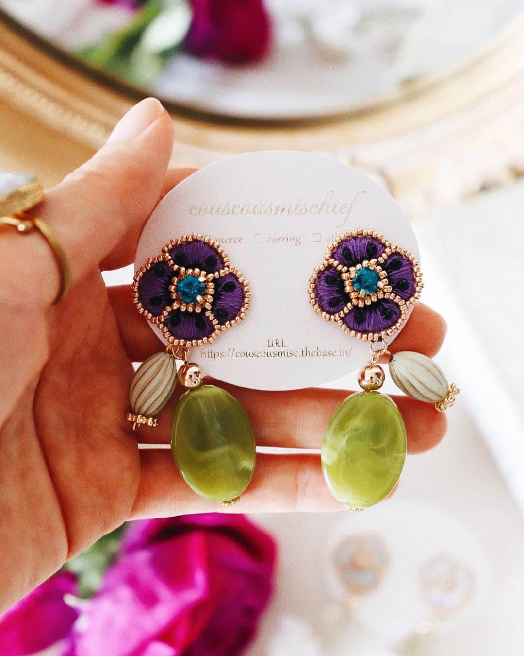 handmade shopのインスタグラム：「耳元でゆれる紫のお花🌹﻿ ﻿ HMJに持っていきます﻿！😊﻿ ﻿﻿ ﻿﻿﻿ 🌱7/20,21 HMJ ビッグサイト ブースno.B-193」