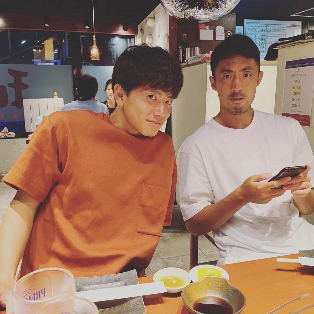 小林悠さんのインスタグラム写真 - (小林悠Instagram)「お見舞い  えーすけのお見舞いに行ってきました^_^  まだ少し痛そうでしたが、元気そうでしたよ😄  そのあとお見舞いに行ったメンバーで、焼肉を食べて帰りました👍  楽しい時間を過ごせたのでまた明日も練習頑張ります😄」7月11日 20時33分 - kobayashiyu11