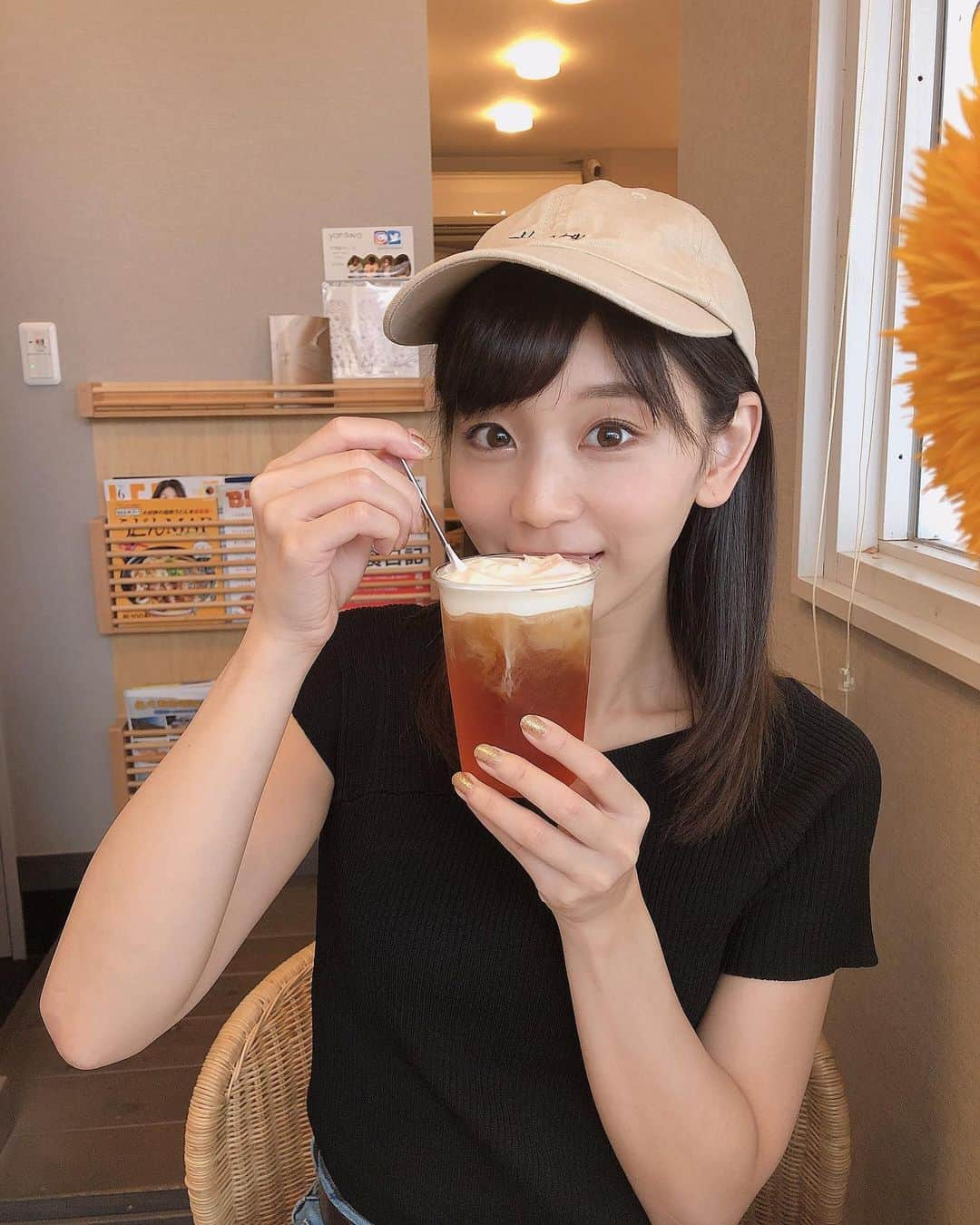 吉川千愛さんのインスタグラム写真 - (吉川千愛Instagram)「ビール🍺 ではなく アイスウインナーティー🧡  アイスティー大好きウーマンとして 凄く飲みやすくて チーズケーキもおいしかった😋💓 友達はぐるぐるカフェモカ🌀  #そふ珈琲 #アイスティー #アイスウインナーティー #カフェモカ #ぐるぐる #LinQ #吉川千愛 #あいんちゅ #こんにちあ #福岡 #fukuoka #六本松 #六本松カフェ」7月11日 20時36分 - chiaki_yo