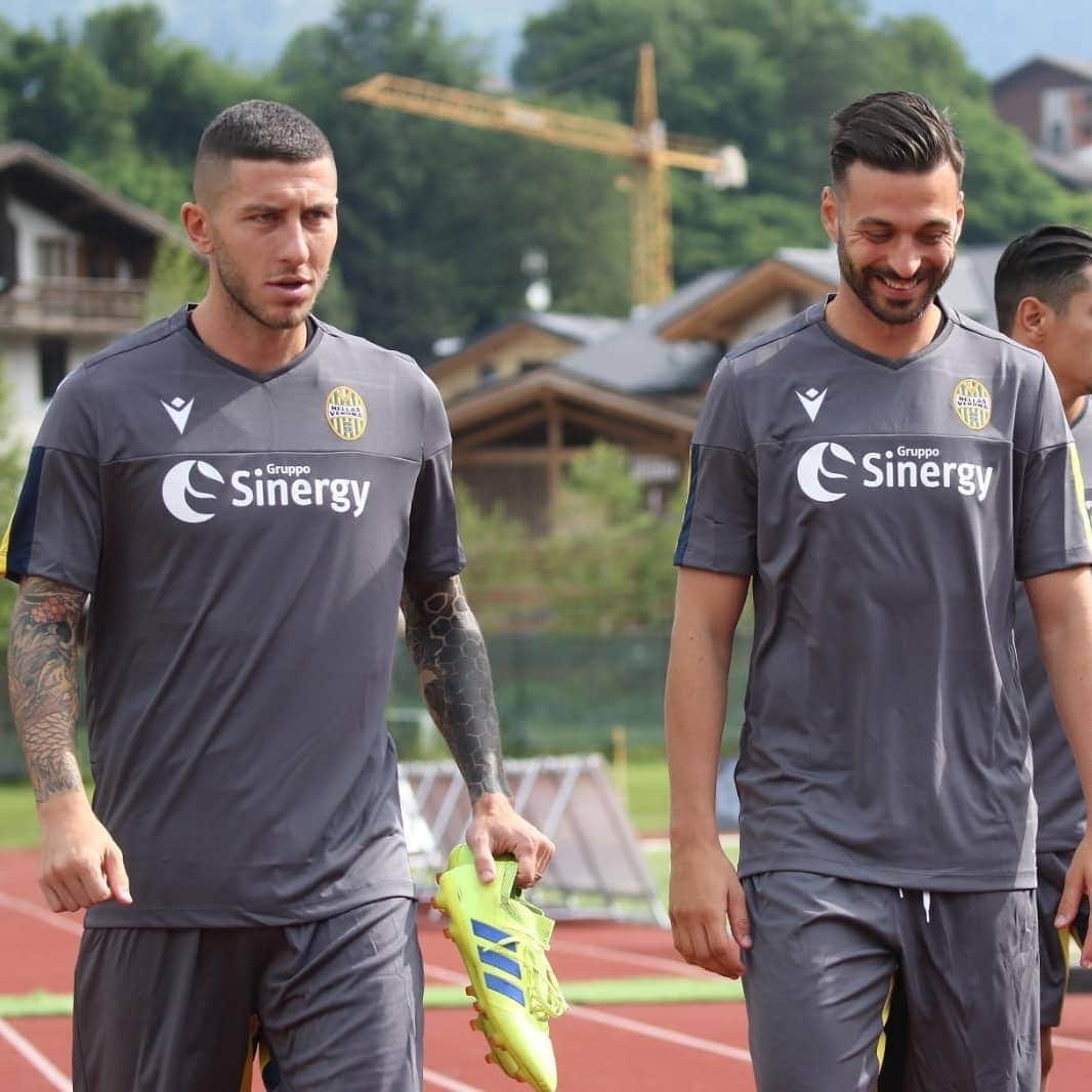 ルカ・マッローネさんのインスタグラム写真 - (ルカ・マッローネInstagram)「Si ritorna a sudare su un campo di calcio. Si ritorna a fare ciò che più ci piace ⚽❤️ #DaiVerona #Primiero2019」7月11日 20時37分 - marrone39