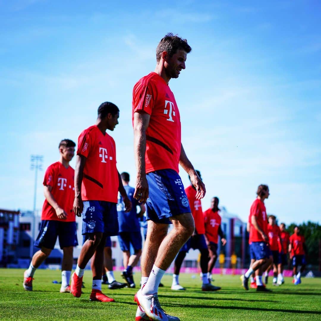 トーマス・ミュラーさんのインスタグラム写真 - (トーマス・ミュラーInstagram)「The first steps in a season hurt - but it’s worth it 🥵🏋️‍♂️💪🏻🏆 #packmas #fcbayern #esmuellert #miasanmia #thomasmüller」7月11日 20時45分 - esmuellert