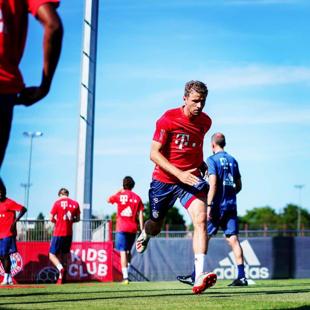 トーマス・ミュラーのインスタグラム：「The first steps in a season hurt - but it’s worth it 🥵🏋️‍♂️💪🏻🏆 #packmas #fcbayern #esmuellert #miasanmia #thomasmüller」