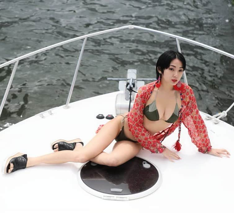 Ai（虫賀愛）さんのインスタグラム写真 - (Ai（虫賀愛）Instagram)「* クルーザー撮影にて💕 * @yamahaboat_official  #yamahamarine  #撮影 #モデル #shooting #shoot  #japanesegirl #sea #model #yamaha  photo by @shinichiyasuda」7月11日 20時46分 - ai.mushiga