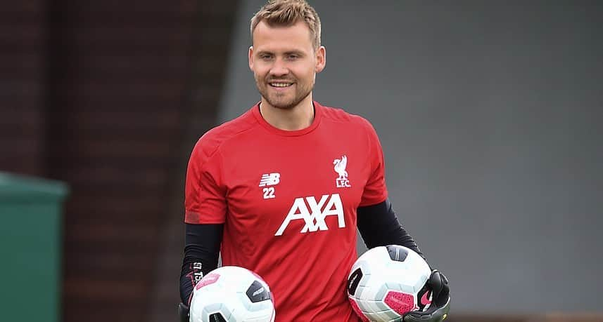 シモン・ミニョレさんのインスタグラム写真 - (シモン・ミニョレInstagram)「Back to work! Great to be back with the squad 💪🏻 🔴 #YNWA」7月11日 20時46分 - 22mignolet22