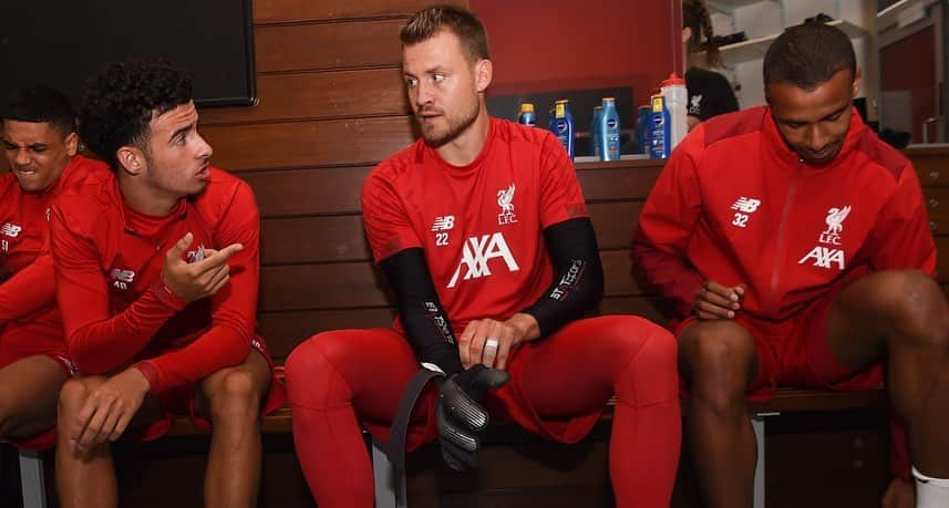 シモン・ミニョレさんのインスタグラム写真 - (シモン・ミニョレInstagram)「Back to work! Great to be back with the squad 💪🏻 🔴 #YNWA」7月11日 20時46分 - 22mignolet22