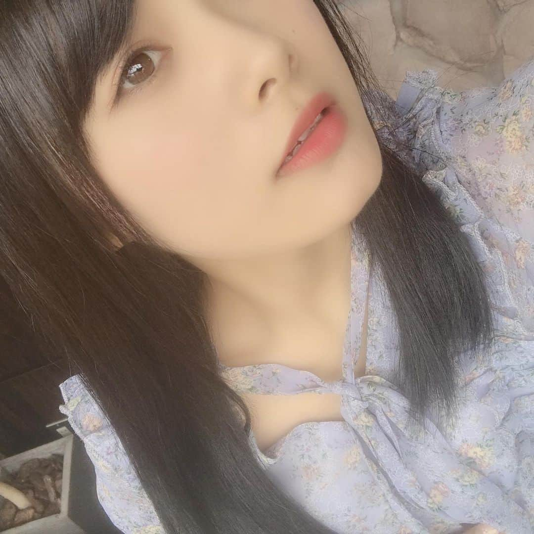 長谷川玲奈さんのインスタグラム写真 - (長谷川玲奈Instagram)「色落ちが気になりすぎて、シャンプー頑張っちゃう😳💗 髪の毛が傷まないように、しっかりケアをしますね😂 #アイスブルージュ」7月11日 20時53分 - bbg_rena0315