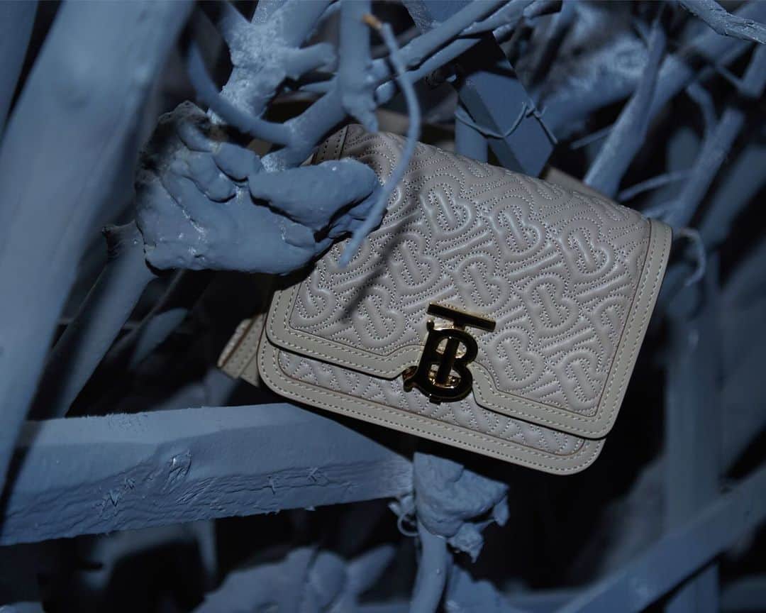 エルエヌシーシーさんのインスタグラム写真 - (エルエヌシーシーInstagram)「Burberry's quilted monogram belt bag features the TB logo designed by Peter Saville. Shop online @thelncc #burberry @burberry」7月11日 21時06分 - thelncc