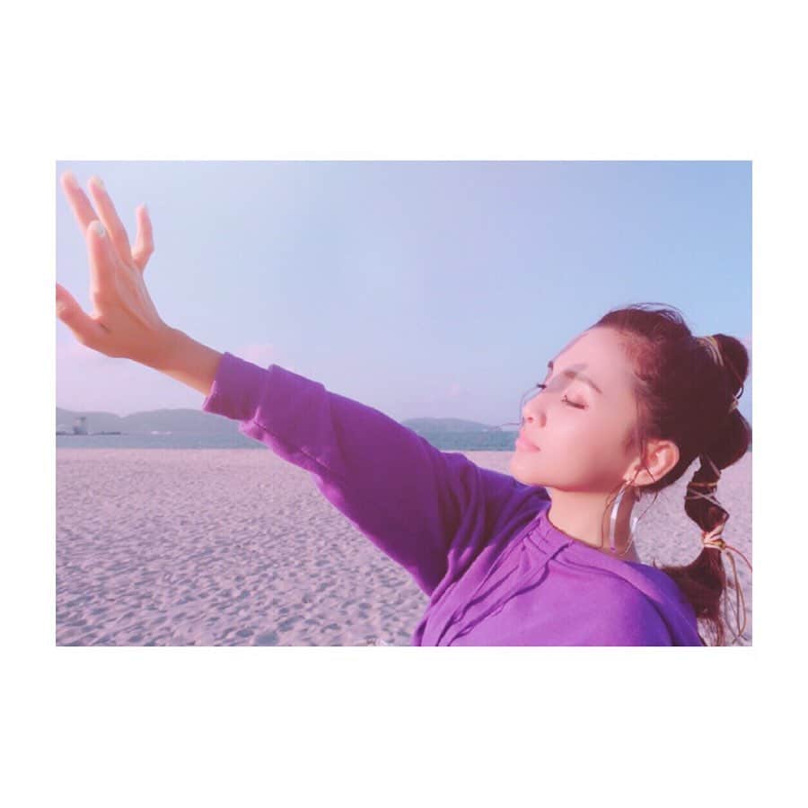 Beverlyさんのインスタグラム写真 - (BeverlyInstagram)「I see it’s beauty. 🌊  It may be far from me, But yeah, it calms me And makes me feel free.  #Beverly #ビバリー #ビバコーン #ocean #sea」7月11日 20時59分 - beverly_official_