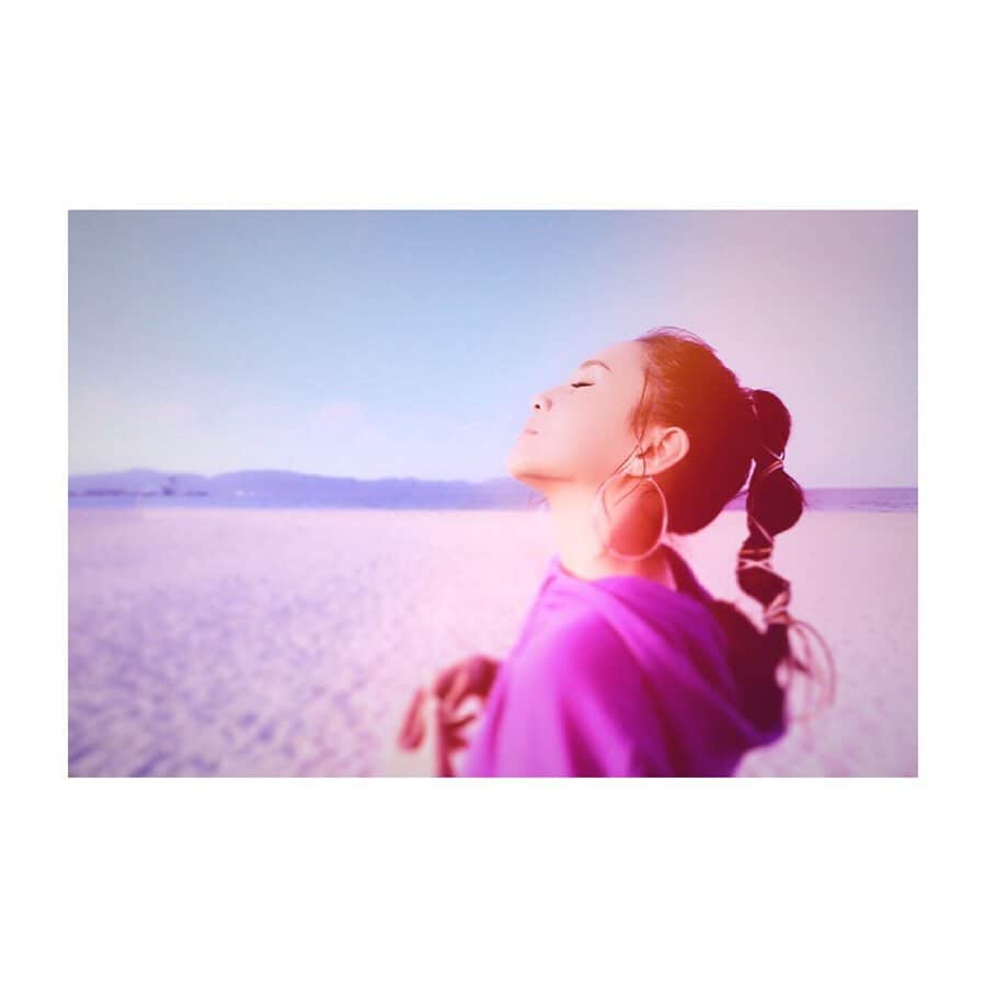 Beverlyさんのインスタグラム写真 - (BeverlyInstagram)「I see it’s beauty. 🌊  It may be far from me, But yeah, it calms me And makes me feel free.  #Beverly #ビバリー #ビバコーン #ocean #sea」7月11日 20時59分 - beverly_official_