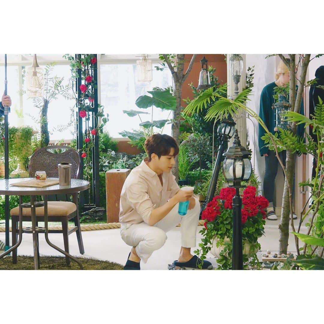 INFINITEさんのインスタグラム写真 - (INFINITEInstagram)「#잉스타그램 #인피니트 #김명수 #김단 ⠀ 잉스타가 인스피릿을 위해 준비한 깜짝 선물🎁 <단, 하나의 사랑> 최종회가 다가온만큼, 매니저분께 직.접 공수받은 단 천사의 사진을 모아모아 봤습니다😊 단 천사가 인간세계에 내려온지가 엊그제 같은데, 벌써 김단에서 김명수로 돌아올 시간이 되어버렸지 뭡니까🥺 회가 거듭되며 더욱 발전하는 연기력으로 많은 인스피릿들을 울리고 웃긴 우리 명배우 명수! 판사에 이어 천사 역할까지 소화해버리다니... 도대체 우리 명수는 못하는게 뭐지요..?😭 다음번엔 과연 어떤 모습으로 우리 #인스피릿 여러분을 깜짝 놀라게할지! 앞으로도 명수 많이 응원해주실꺼죠?!♥ ⠀ #고생했어_명수야👍 #이제_묭묭이로_돌아올_시간」7月11日 21時00分 - official_ifnt_