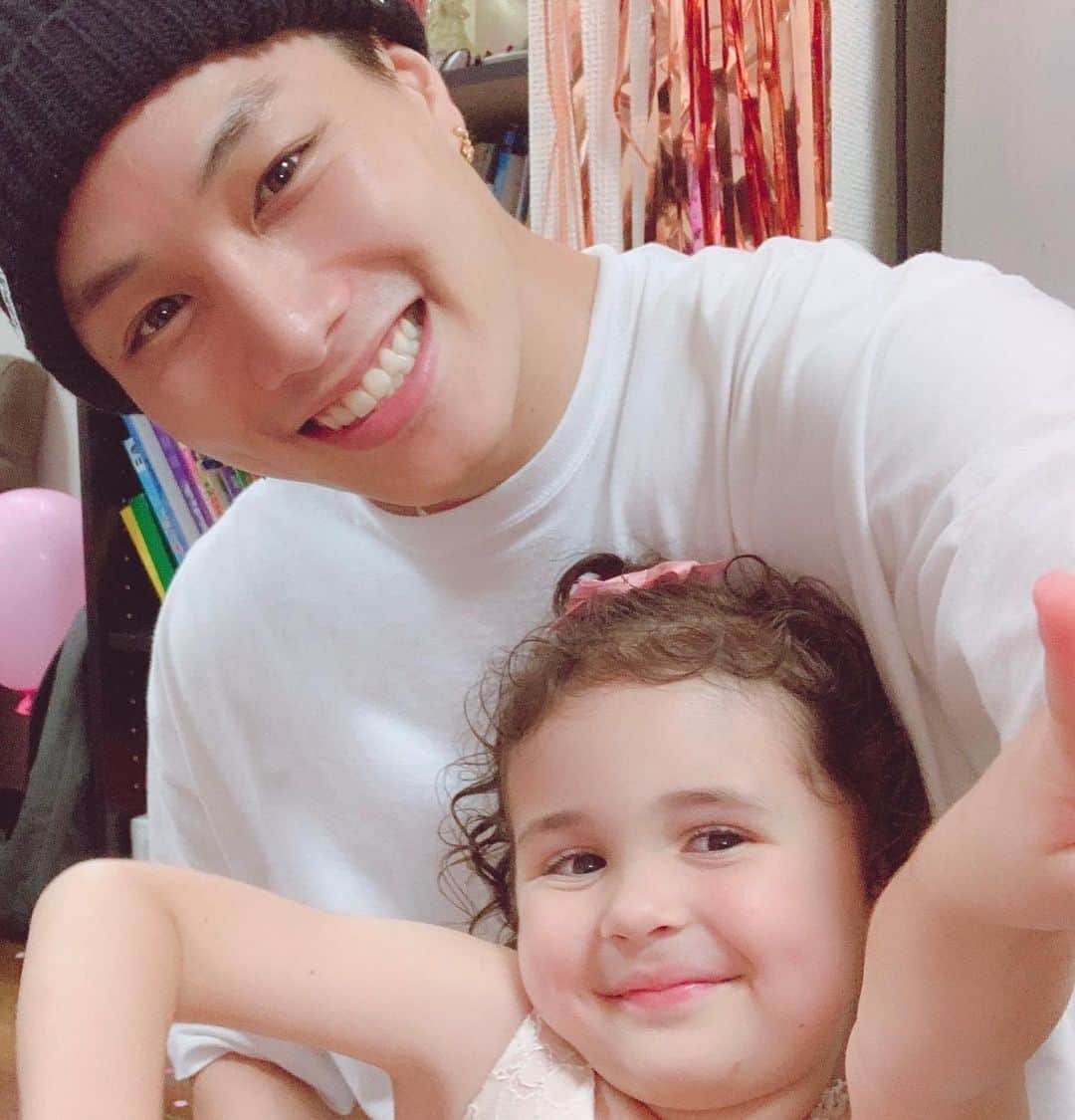 鈴木伸之さんのインスタグラム写真 - (鈴木伸之Instagram)「先日僕の大親友の 娘の4歳のお誕生日でした❤️ プレゼントで ピカチュウの クレーンゲームをあげたら すごく喜んでくれました😊‼︎ 素敵な一年にしてねー✨」7月11日 21時10分 - nobuyuki_suzuki_official