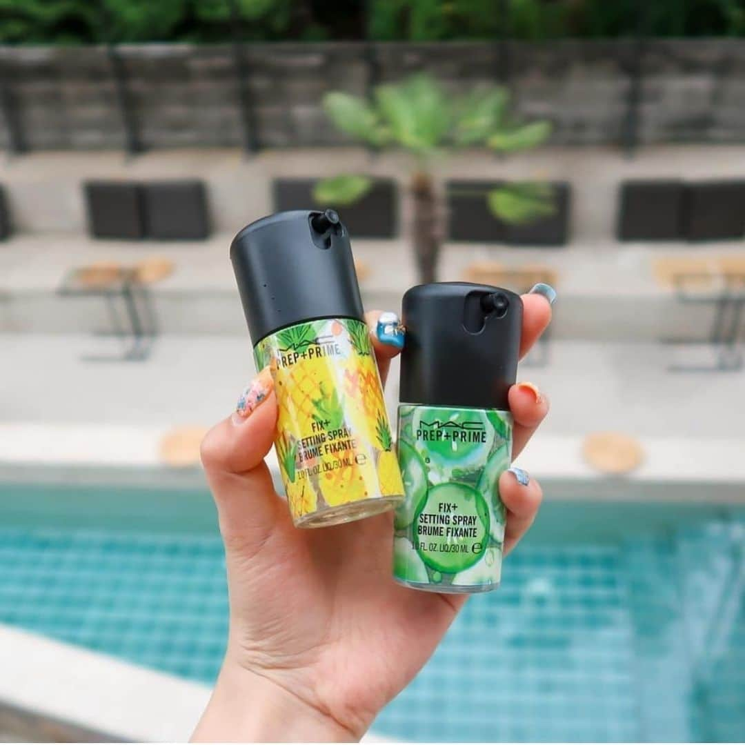 M·A·C Cosmetics UK & Irelandさんのインスタグラム写真 - (M·A·C Cosmetics UK & IrelandInstagram)「Pool side essentials: Fix+ Pineapple and Fix+ Cucumber 🍍🥒 #regram @aripoo7 #MACFixPlus #MACCosmeticsUK #MACCosmetics #Summer #ScentsofSummer #SummerReady」7月11日 21時11分 - maccosmeticsuk