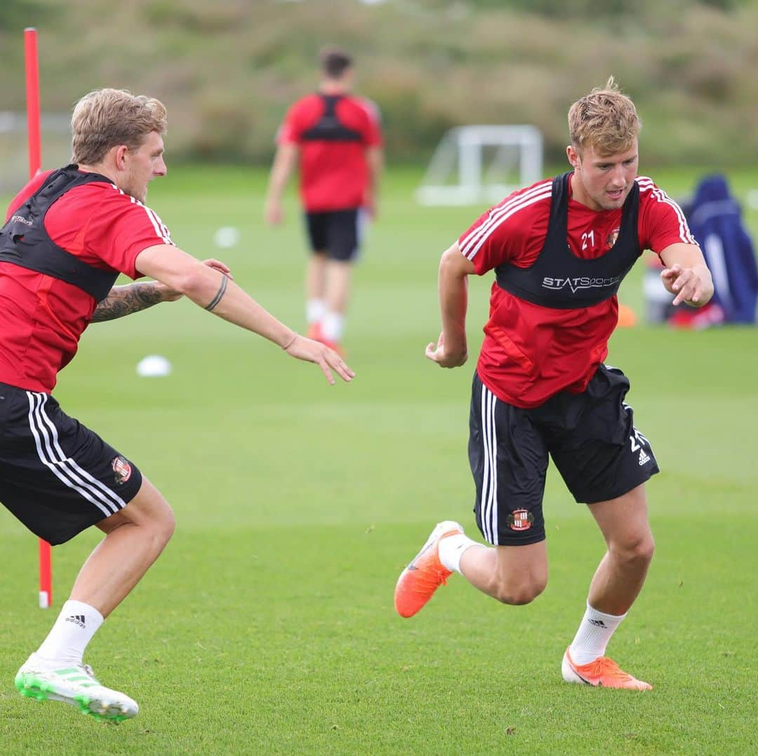 サンダーランドAFCさんのインスタグラム写真 - (サンダーランドAFCInstagram)「Catch me if you can...😅 📍....🏃.... 👈👉....🏃....🏡 #SAFC」7月11日 21時13分 - sunderlandafcofficial