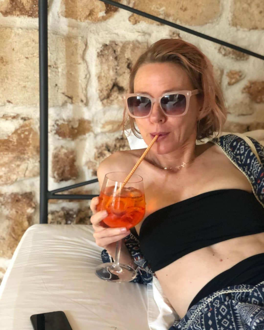 ナオミ・ワッツさんのインスタグラム写真 - (ナオミ・ワッツInstagram)「O O O #OutOfOffice #notoutofaperol  #summer #puglia 🇮🇹 ❤️」7月11日 21時32分 - naomiwatts