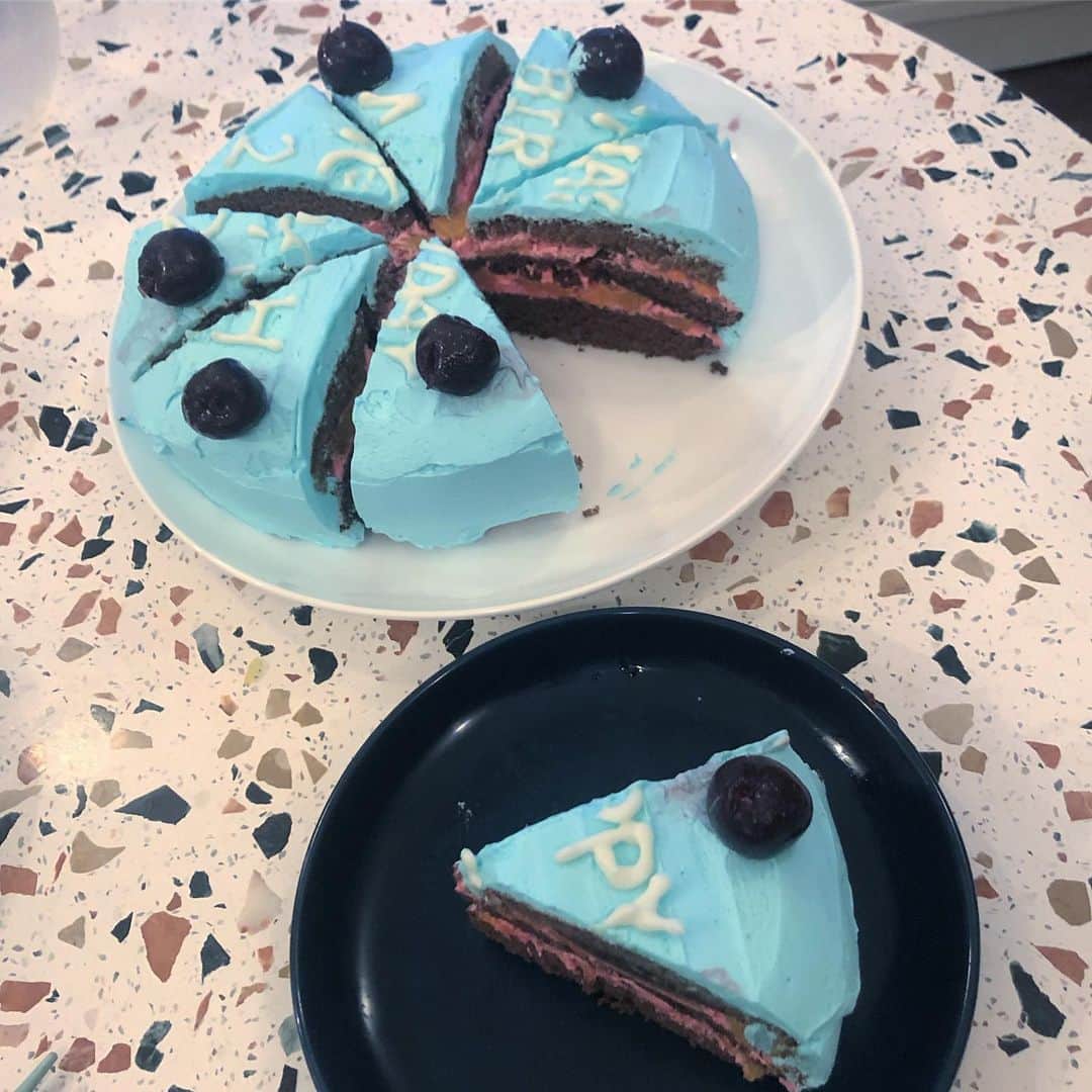 おりはらまよさんのインスタグラム写真 - (おりはらまよInstagram)「. 20190709 ノアのお誕生日会🍰 なみとケーキ作ったよ🍒」7月11日 21時25分 - ___mayonnaise