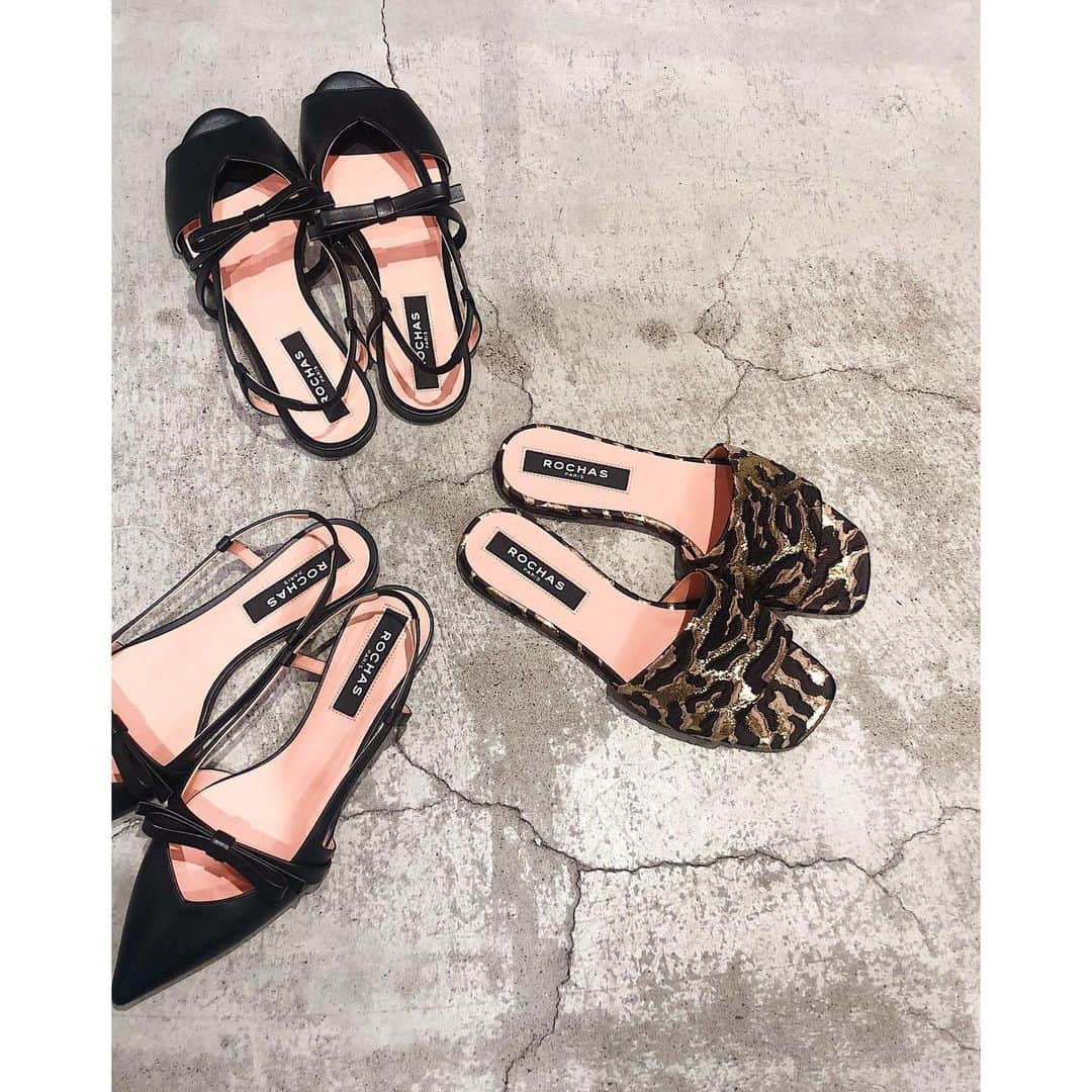 IÉNA LA BOUCLEさんのインスタグラム写真 - (IÉNA LA BOUCLEInstagram)「import marché﻿ shoes!shoes!shoes!﻿ --------------------------------﻿ recommend brand﻿ 【ROCHAS】【SARTORE】﻿ ﻿ ステキな靴を履くと、﻿ ステキな場所へ連れて行ってくれる…♥﻿ そんな言い伝えを信じて、﻿ ﻿ レディライクなシューズで﻿ フェミニンな雰囲気を。﻿ 時には、ショートブーツで ﻿ かっこよく決めて…﻿ ﻿ 自分なりに﻿ 足元を楽しみたい…♪﻿ ﻿ --------------------------------﻿﻿﻿﻿﻿﻿﻿﻿﻿﻿﻿﻿ ﻿ ※IENA LA BOUCLE新宿NEWoMan店では、今着たい夏のアイテムをさらにお買い求めやすい価格でご提供しています。﻿﻿﻿ ﻿﻿﻿ 詳しくは店舗までお問い合わせください🛒﻿﻿ ﻿ --------------------------------﻿ １枚目﻿ 左上﻿ shoes【ROCHAS】﻿﻿ ¥86,000+tax﻿ size:36.5/37.5/38.5/39.5﻿ no.19093910003810﻿ ﻿ 左下 shoes【ROCHAS】﻿ ¥86,000+tax﻿ size:36.5/37.5/38.5/39.5﻿ no.19093910003710﻿ ﻿ 右下﻿ shoes【ROCHAS】﻿ ¥66,000＋tax﻿ no.19093910009410﻿ ﻿ ２枚目﻿ shoes【SARTORE】﻿ ¥92,000＋tax﻿ size:36.37.38﻿ no.19093910009310﻿ ﻿ ３枚目﻿ shoes【SARTORE】﻿ ¥80,000＋tax﻿ size:36.37.38﻿ no.19093910009210﻿ ﻿ #iena_la_boucle﻿﻿﻿﻿﻿﻿﻿﻿﻿﻿﻿﻿﻿﻿ #laboucle #iena﻿﻿﻿﻿﻿﻿﻿﻿﻿﻿﻿﻿﻿﻿ #boucle_19ss﻿﻿﻿﻿﻿﻿﻿﻿﻿﻿﻿ #rochas #sartore」7月11日 21時30分 - iena.la.boucle.store