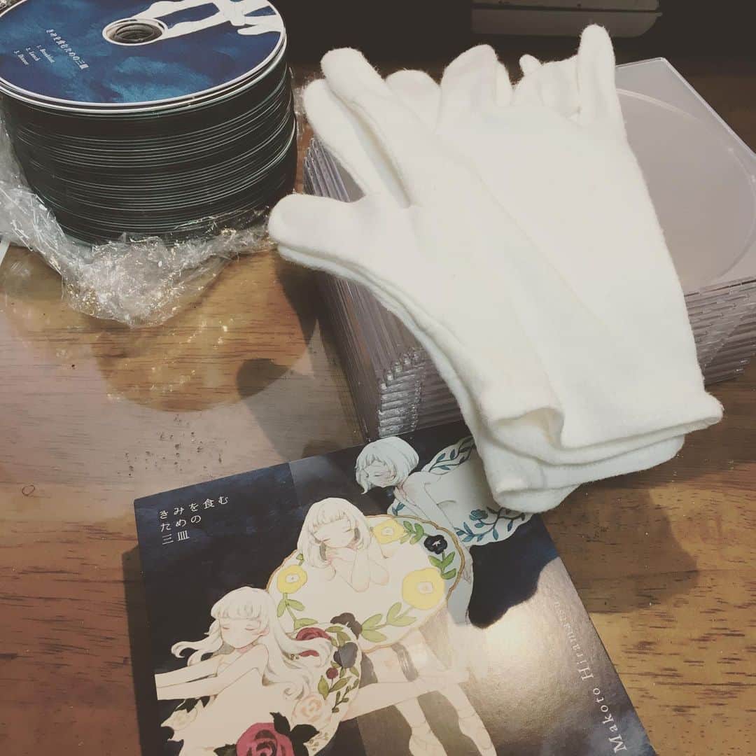 ぱた（Pata）さんのインスタグラム写真 - (ぱた（Pata）Instagram)「白手袋発掘したのでCD詰めます。動作確認したけど大丈夫そう…良かった、良かった」7月11日 21時39分 - pata_riku