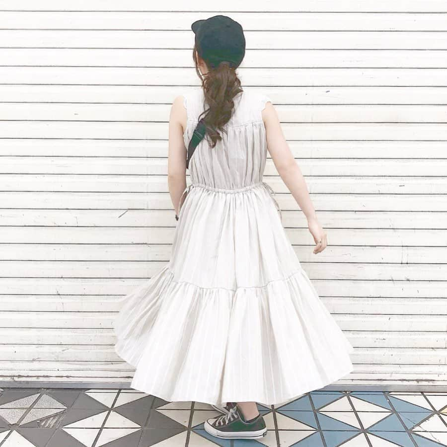 haruさんのインスタグラム写真 - (haruInstagram)「ㅤㅤㅤㅤㅤㅤㅤㅤㅤㅤㅤㅤㅤ ㅤㅤㅤㅤㅤㅤㅤㅤㅤㅤㅤㅤㅤ ㅤㅤㅤㅤㅤㅤㅤㅤㅤㅤㅤㅤㅤ #ootd &  kaho day . . ♥ 最後までみてねっ😂🤭( 笑 ) ㅤㅤㅤㅤㅤㅤㅤㅤㅤㅤㅤㅤㅤ かほちゃん( @xxokohakxx )と夜ごはん 食べに行った時のコーデ👗💕 ㅤㅤㅤㅤㅤㅤㅤㅤㅤㅤㅤㅤㅤ 🐻さんのキャップ と サコッシュ と スニーカー で、カジュアルにしました☺🌸 ㅤㅤㅤㅤㅤㅤㅤㅤㅤㅤㅤㅤㅤ ㅤㅤㅤㅤㅤㅤㅤㅤㅤㅤㅤㅤㅤ 5.6枚目はかほちゃんが フィルムカメラ で 撮ってくれてお気に入りの写真☺💕 かほちゃん上手いなあ𓂃🥺𓈒𓏸ありがとう🥰 ㅤㅤㅤㅤㅤㅤㅤㅤㅤㅤㅤㅤㅤ ㅤㅤㅤㅤㅤㅤㅤㅤㅤㅤㅤㅤㅤ #プチプラコーデ#ティアードノースリーブリラックスワンピース#カジュアルコーデ #harucd ㅤㅤㅤㅤㅤㅤㅤㅤㅤㅤㅤㅤㅤ」7月11日 21時44分 - __haru3