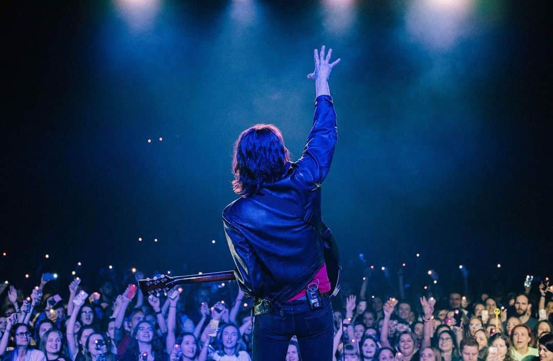 ジェームズ・ベイさんのインスタグラム写真 - (ジェームズ・ベイInstagram)「Another of my favourite shows ever! Warsaw you made my first visit to Poland unforgettable! Thank you so much ♥️ 📷 @ohalfin」7月11日 21時47分 - jamesbaymusic