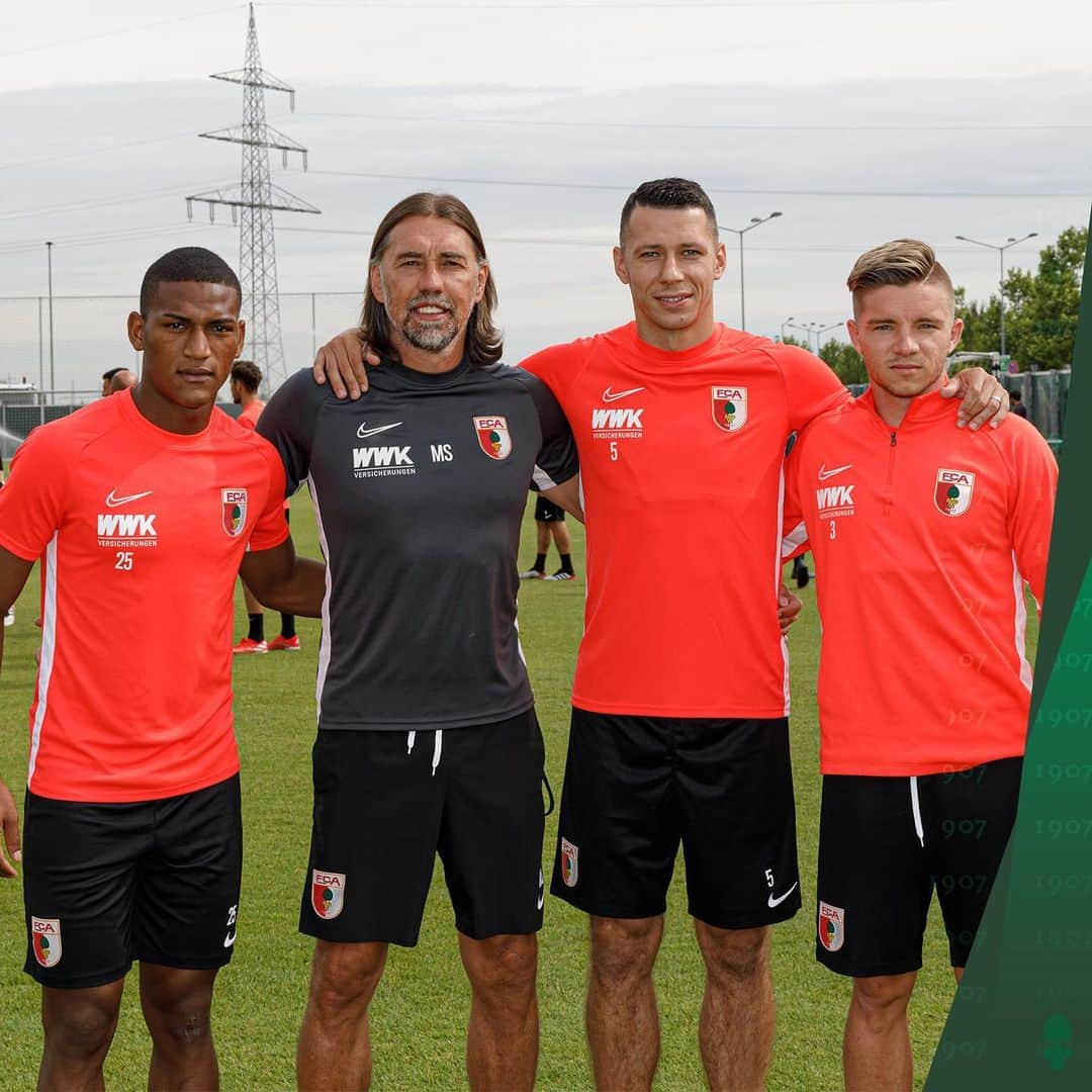 FCアウクスブルクさんのインスタグラム写真 - (FCアウクスブルクInstagram)「Cheese! 😁📸 Die nächsten Neuzugänge starten ins #FCA-Training! 🙌 #FCA1907 #fcaugsburg #gruezo #suchy #pedersen」7月11日 22時06分 - fcaugsburg1907