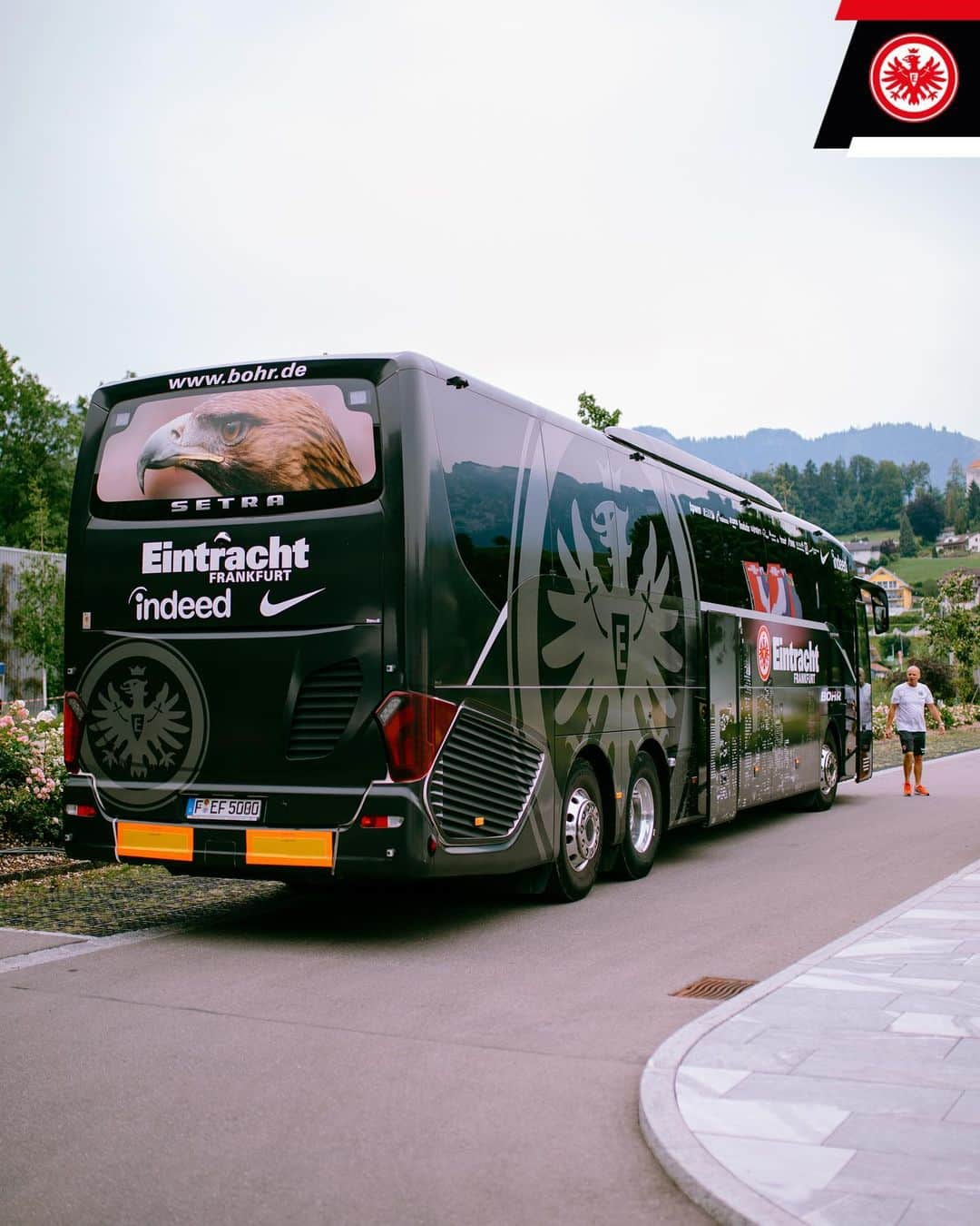 アイントラハト・フランクフルトさんのインスタグラム写真 - (アイントラハト・フランクフルトInstagram)「🔜 Bern! 🚌📍 • • #GudeSchweiz #trainingslager #uhrencup #sge #eintracht #frankfurt #eintrachtfrankfurt」7月11日 22時01分 - eintrachtfrankfurt