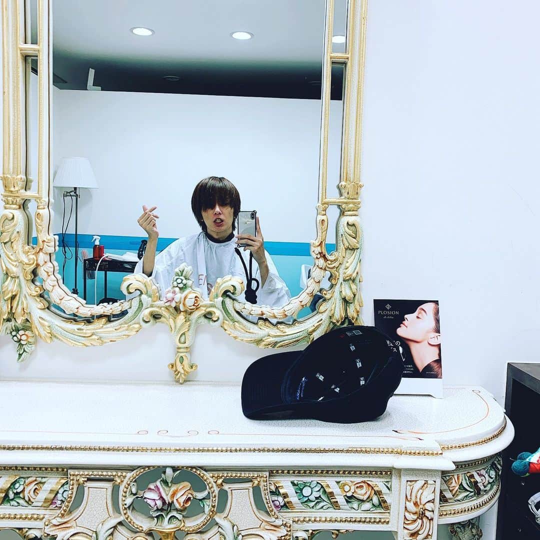 椿隆之のインスタグラム：「#ENISHI さんにて  大野さんにカットしてもらいました！  夏に向けてスッキリ✂︎ #美容室 #恵比寿 #cut #夏ヘアー」
