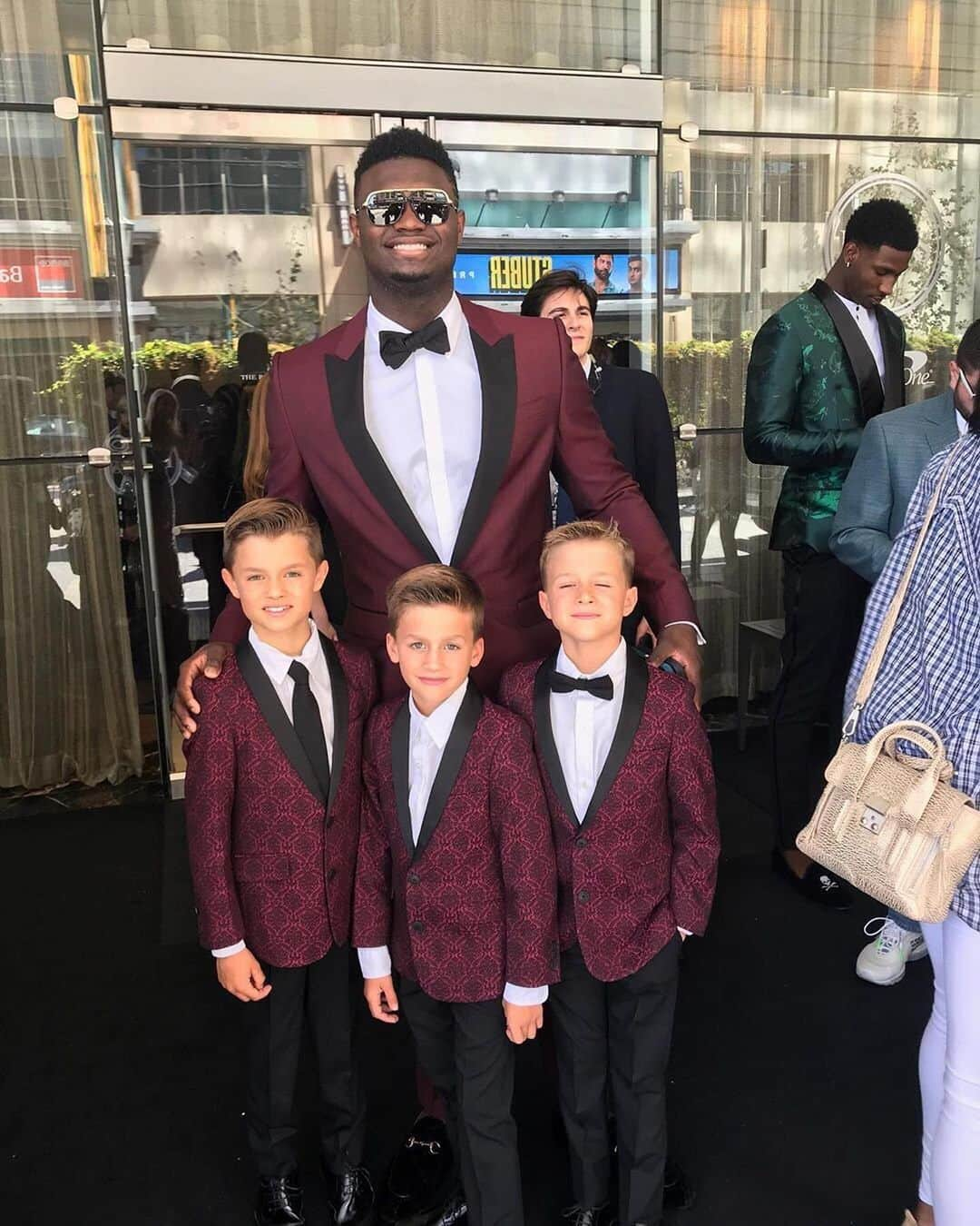 People Magazineさんのインスタグラム写真 - (People MagazineInstagram)「Drew Brees‘ three young sons are clearly fans of Zion Williamson — just look at what trio wore to the #ESPYS! ❤️ | #Regram @drewbrees: “Boys wanted to fashion coordinate w Zion!“」7月11日 22時03分 - people