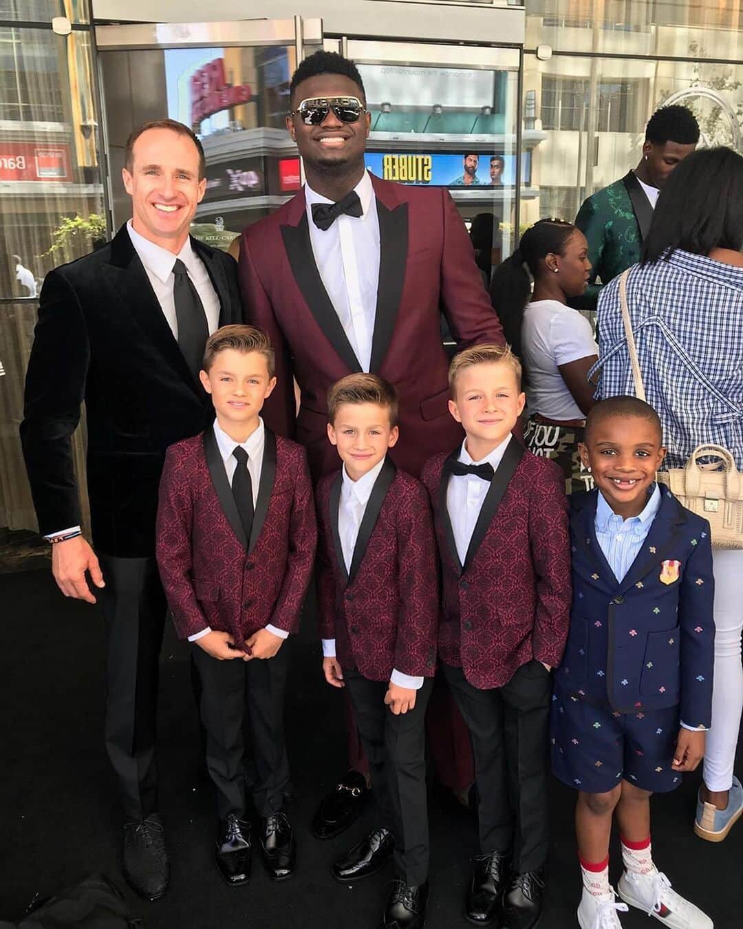 People Magazineさんのインスタグラム写真 - (People MagazineInstagram)「Drew Brees‘ three young sons are clearly fans of Zion Williamson — just look at what trio wore to the #ESPYS! ❤️ | #Regram @drewbrees: “Boys wanted to fashion coordinate w Zion!“」7月11日 22時03分 - people