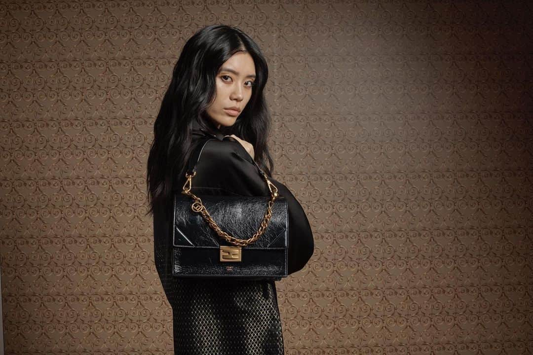 Fendiさんのインスタグラム写真 - (FendiInstagram)「Equal parts effortless, elegant, and statement-making: keep your eyes on the season’s #FendiKanU bag.  #FendiPreFall19  Model: @mingxi11」7月11日 22時05分 - fendi