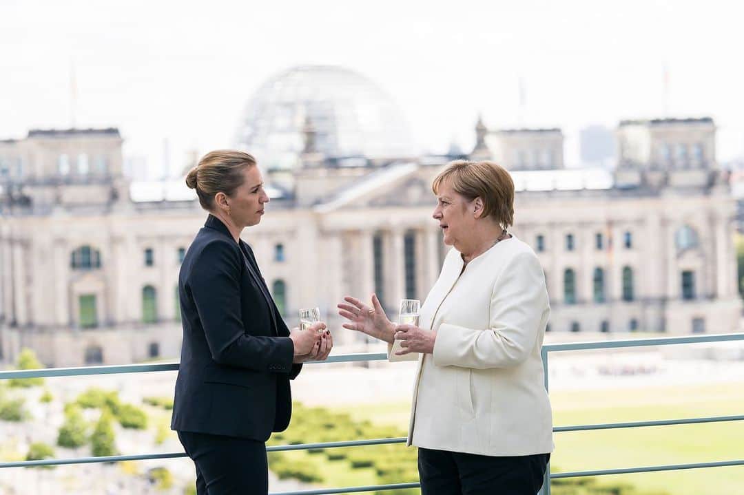 アンゲラ・メルケルさんのインスタグラム写真 - (アンゲラ・メルケルInstagram)「Ausdruck der engen nachbarschaftlichen Beziehungen zwischen Deutschland und Dänemark: Ihre erste Auslandsreise führt die neue dänische Premierministerin Mette Frederiksen zu Kanzlerin Merkel nach Berlin. – An expression of the close neighbourly relations between Germany and Denmark: the new Danish Prime Minister Mette Frederiksen's first trip abroad takes her to Berlin to visit Chancellor Merkel.」7月11日 22時06分 - bundeskanzlerin