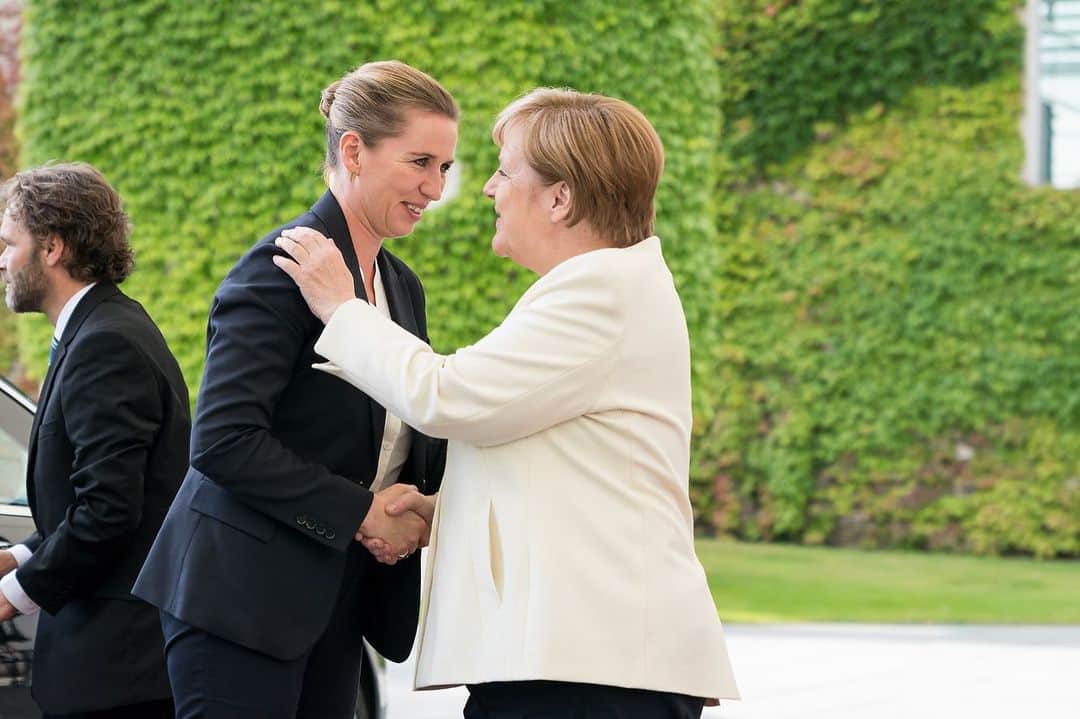 アンゲラ・メルケルさんのインスタグラム写真 - (アンゲラ・メルケルInstagram)「Ausdruck der engen nachbarschaftlichen Beziehungen zwischen Deutschland und Dänemark: Ihre erste Auslandsreise führt die neue dänische Premierministerin Mette Frederiksen zu Kanzlerin Merkel nach Berlin. – An expression of the close neighbourly relations between Germany and Denmark: the new Danish Prime Minister Mette Frederiksen's first trip abroad takes her to Berlin to visit Chancellor Merkel.」7月11日 22時06分 - bundeskanzlerin
