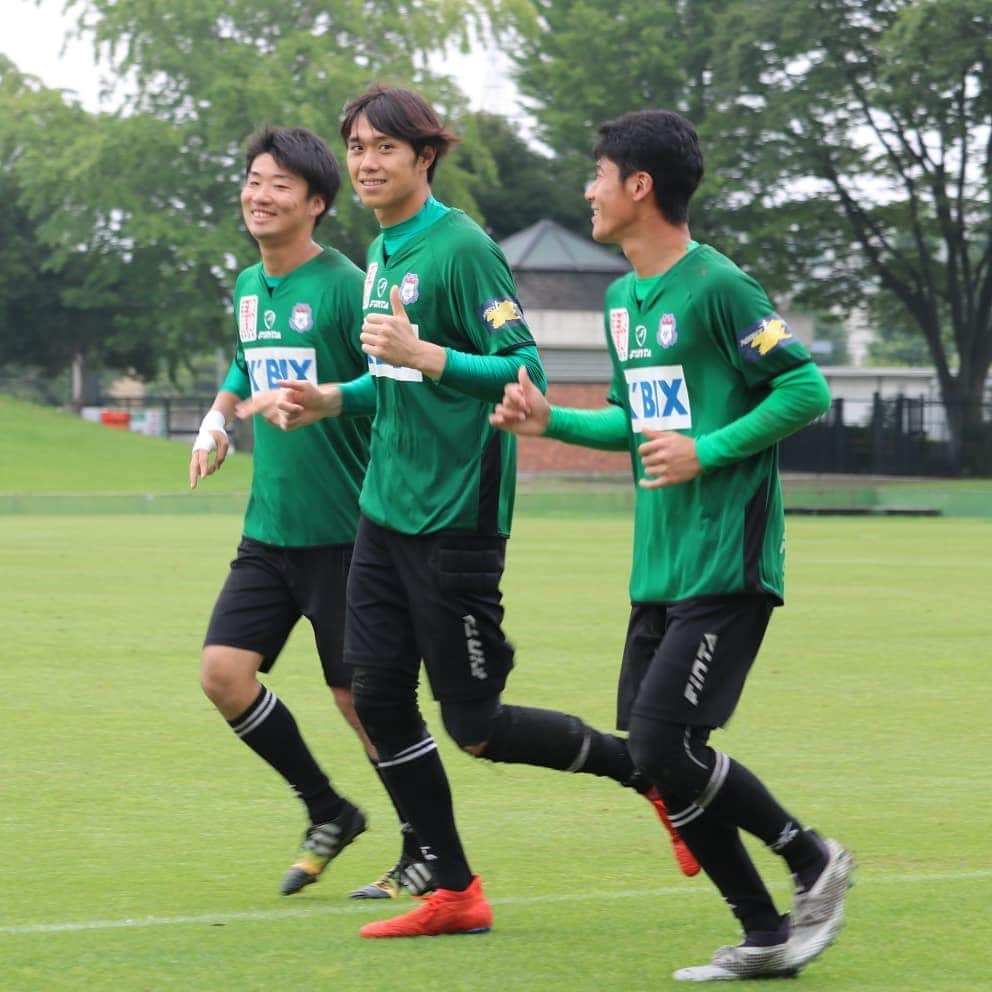 ザスパクサツ群馬さんのインスタグラム写真 - (ザスパクサツ群馬Instagram)「. . 【Training photos📸✨】 . 仲良くランニングする、キーパー陣⚽ 吉田選手の表情と手の動きに注目です✋🐯✋ . . #吉田舜 #小泉勇人 #蔦颯 #ザスパクサツ群馬 #thespa @yuto_koizumi.40  @syun_yoshida_gk23」7月11日 22時16分 - thespakusatsugunma_official