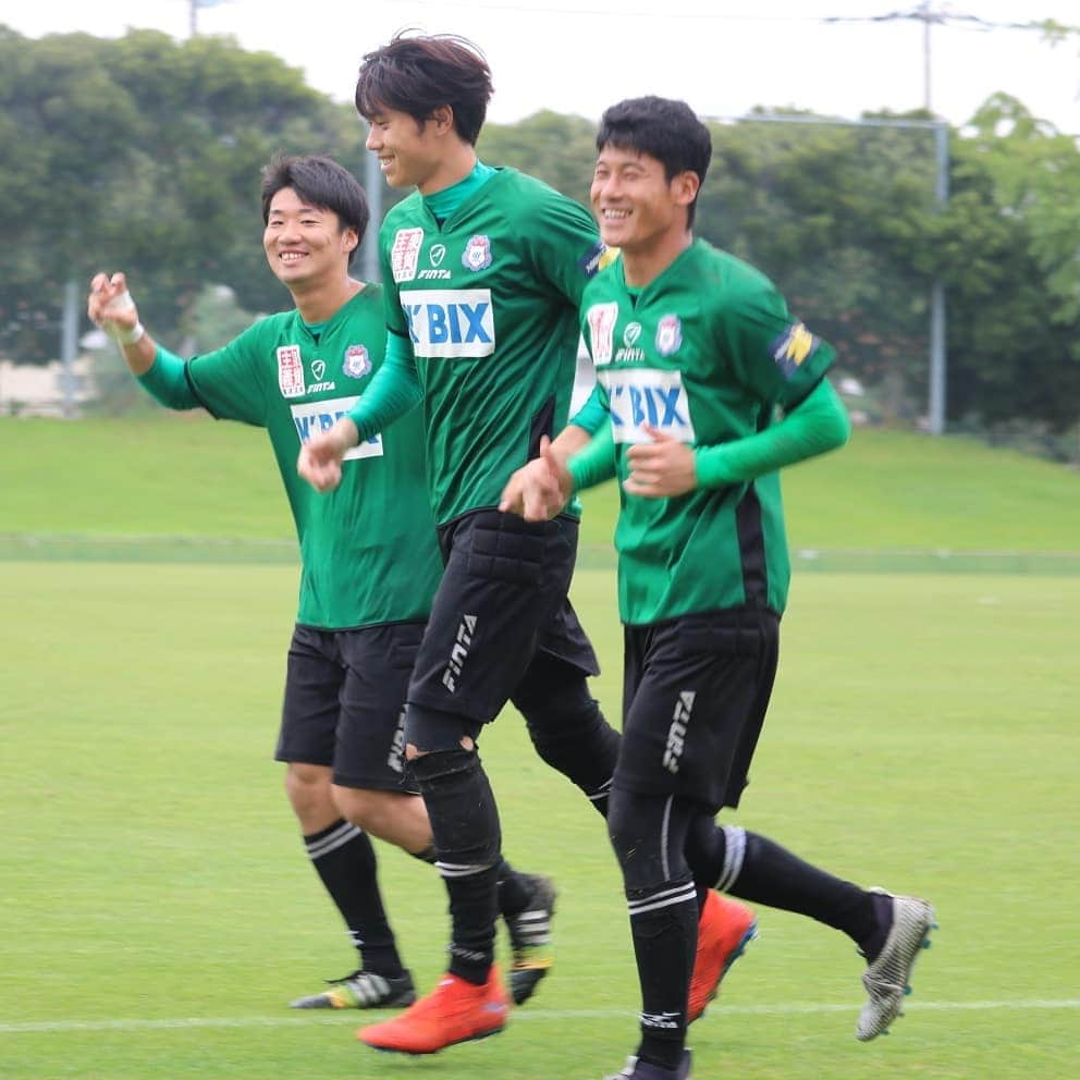 ザスパクサツ群馬さんのインスタグラム写真 - (ザスパクサツ群馬Instagram)「. . 【Training photos📸✨】 . 仲良くランニングする、キーパー陣⚽ 吉田選手の表情と手の動きに注目です✋🐯✋ . . #吉田舜 #小泉勇人 #蔦颯 #ザスパクサツ群馬 #thespa @yuto_koizumi.40  @syun_yoshida_gk23」7月11日 22時16分 - thespakusatsugunma_official