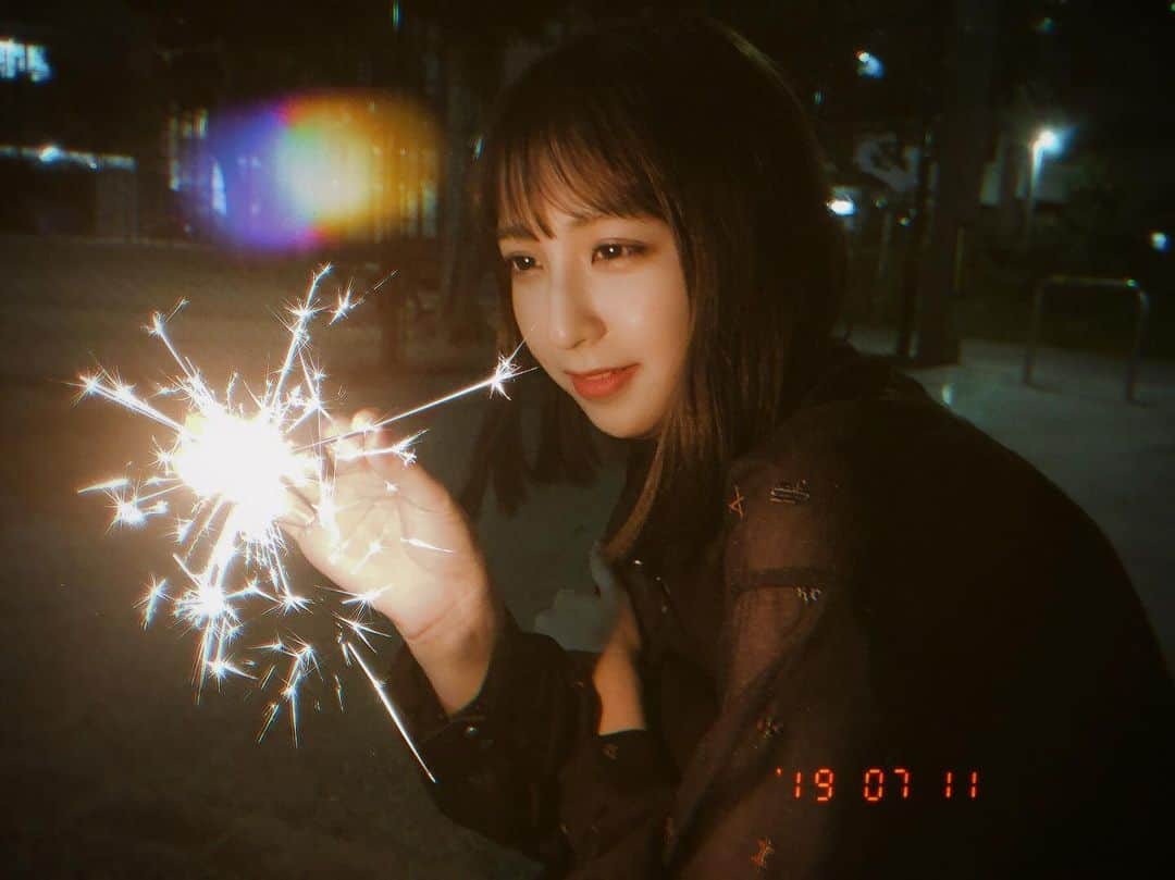松岡菜摘のインスタグラム：「. . 花火した☺︎ . #花火 #夏 #しあわせ ❤︎」