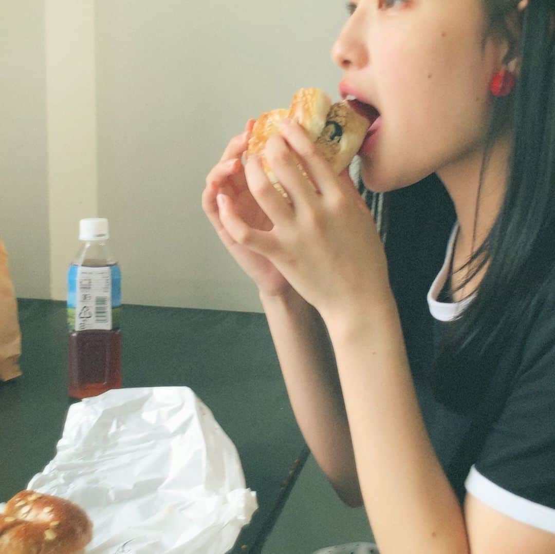 北村優衣さんのインスタグラム写真 - (北村優衣Instagram)「もうすでに食べに行きたい。 あと、美味しいもの食べると眉間寄っちゃうのやめたい。 #ベーグル北村」7月11日 22時12分 - kitamura_y910