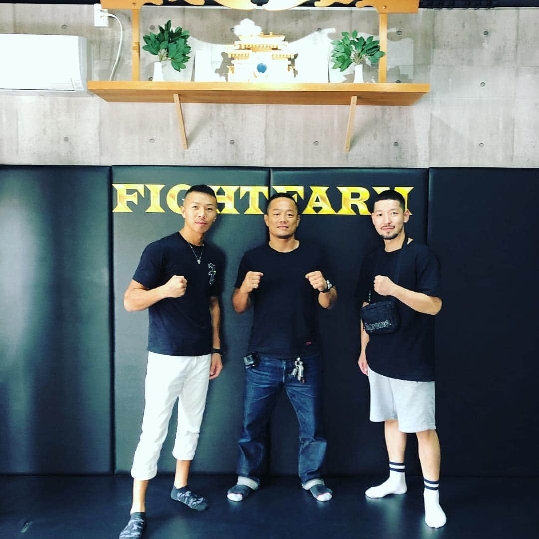 高谷裕之さんのインスタグラム写真 - (高谷裕之Instagram)「リニューアルお披露目会には内山さんも遊びに来てくれました^_^ #fightfarm  #内山高志  #高谷裕之」7月11日 22時17分 - takaya.evilfist