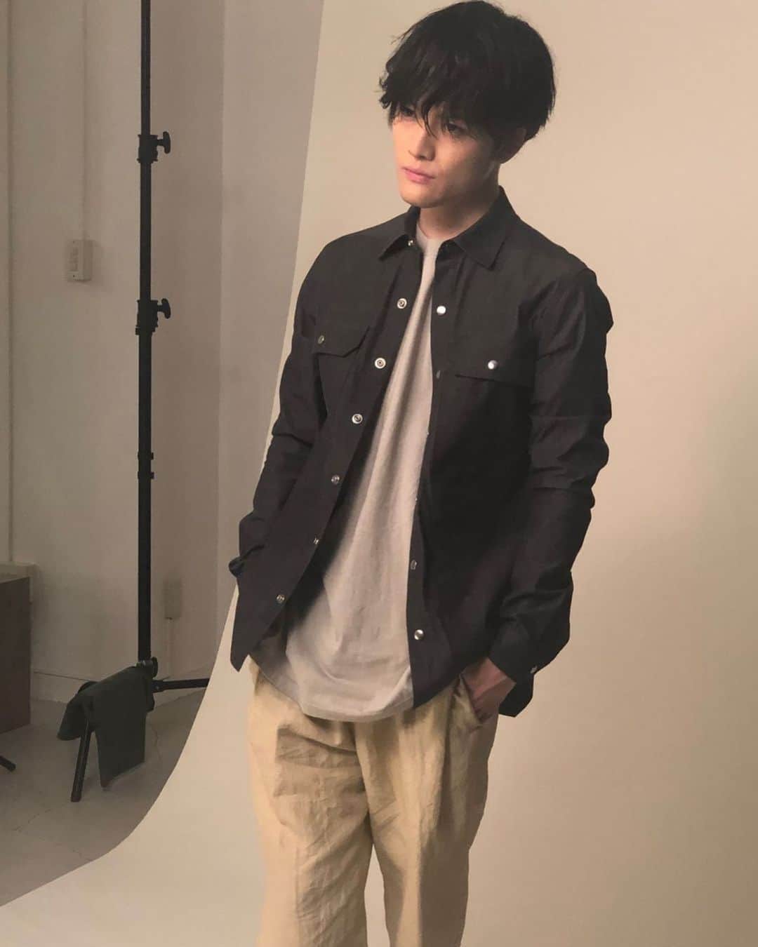 のインスタグラム：「﻿ MEN ON STYLE メインビジュアル﻿ そろそろ解禁されるぞ〜﻿ ﻿ ﻿ ビックリするぞ〜﻿ ﻿ ﻿ だってなぁ。本人が一番驚いたからなぁ。﻿ ﻿ ﻿ ﻿ 覚悟しとけよ〜﻿ ﻿ ﻿ ﻿ #MENONSTYLE ﻿ #MENONTHEATER」