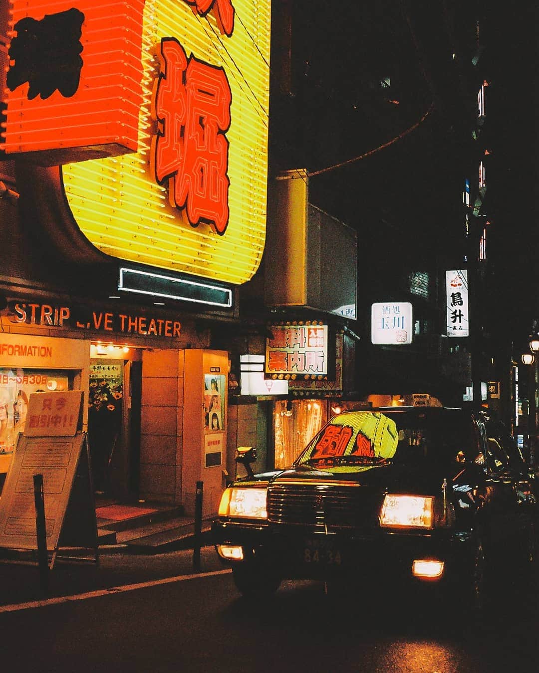 福田洋昭のインスタグラム：「Tokyo Chronicles 📸 with my new favorite toy #ContaxT3 I got from my go to film camera shop in Tokyo @filmcameratokyo #filmcameratokyo #Portra800  Stoked to have had the opportunity to collaborate with them on a video, check my stories!」