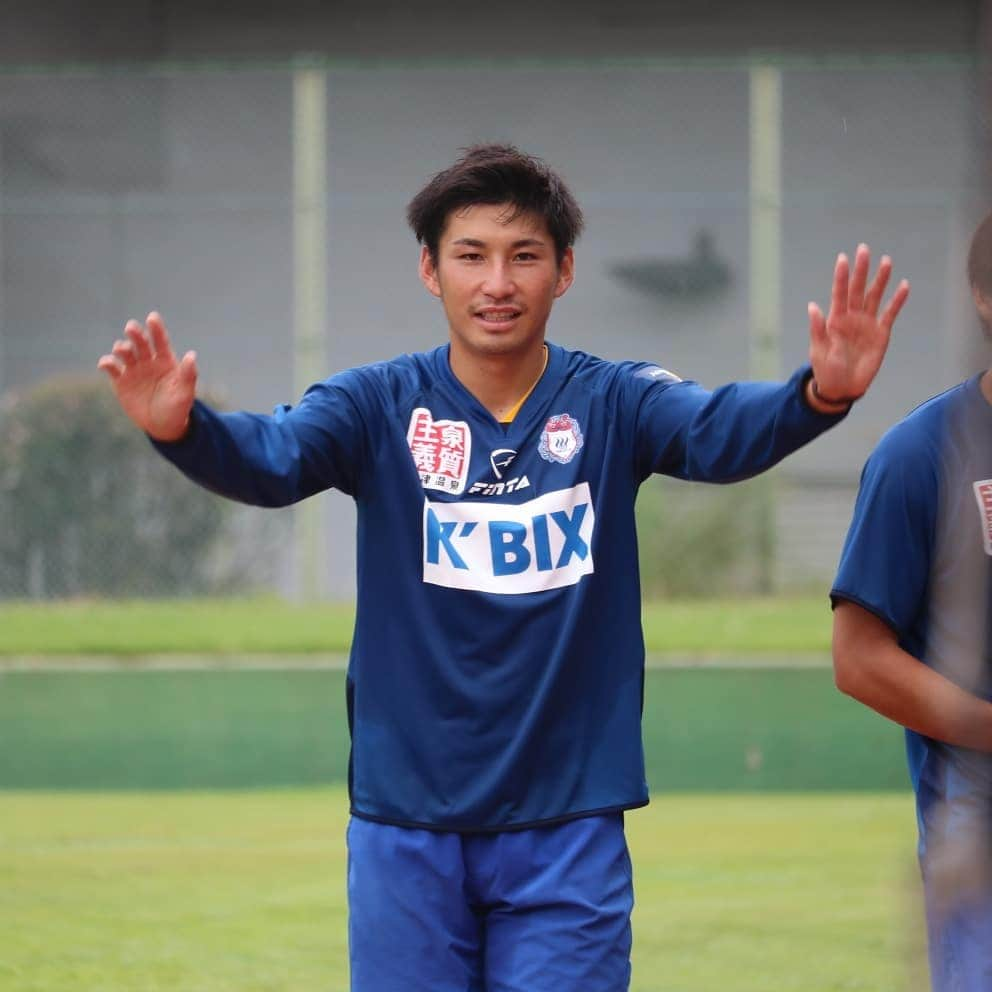 ザスパクサツ群馬さんのインスタグラム写真 - (ザスパクサツ群馬Instagram)「. 【Training photos📸✨】 . 試合後のヒトコマがたくさん！ 表情を変えないジャスティンと笑顔と変顔の2人 さりげなく表情を作り込んでる正美さん 何を話しているか気になる2人 さわやか順也 スタイルの良い小顔な2人組 走りきったあとのミツ . . #ザスパクサツ群馬 #thespa #金城ジャスティン俊樹  #飯野七聖 #髙澤優也 #佐藤正美 #姫野宥弥 #久木田紳吾 #鈴木順也 #岡村大八 #吉田将也 #田中稔也」7月11日 22時26分 - thespakusatsugunma_official