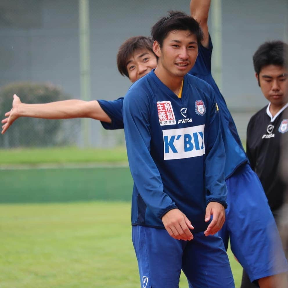 ザスパクサツ群馬さんのインスタグラム写真 - (ザスパクサツ群馬Instagram)「. 【Training photos📸✨】 . 試合後のヒトコマがたくさん！ 表情を変えないジャスティンと笑顔と変顔の2人 さりげなく表情を作り込んでる正美さん 何を話しているか気になる2人 さわやか順也 スタイルの良い小顔な2人組 走りきったあとのミツ . . #ザスパクサツ群馬 #thespa #金城ジャスティン俊樹  #飯野七聖 #髙澤優也 #佐藤正美 #姫野宥弥 #久木田紳吾 #鈴木順也 #岡村大八 #吉田将也 #田中稔也」7月11日 22時26分 - thespakusatsugunma_official