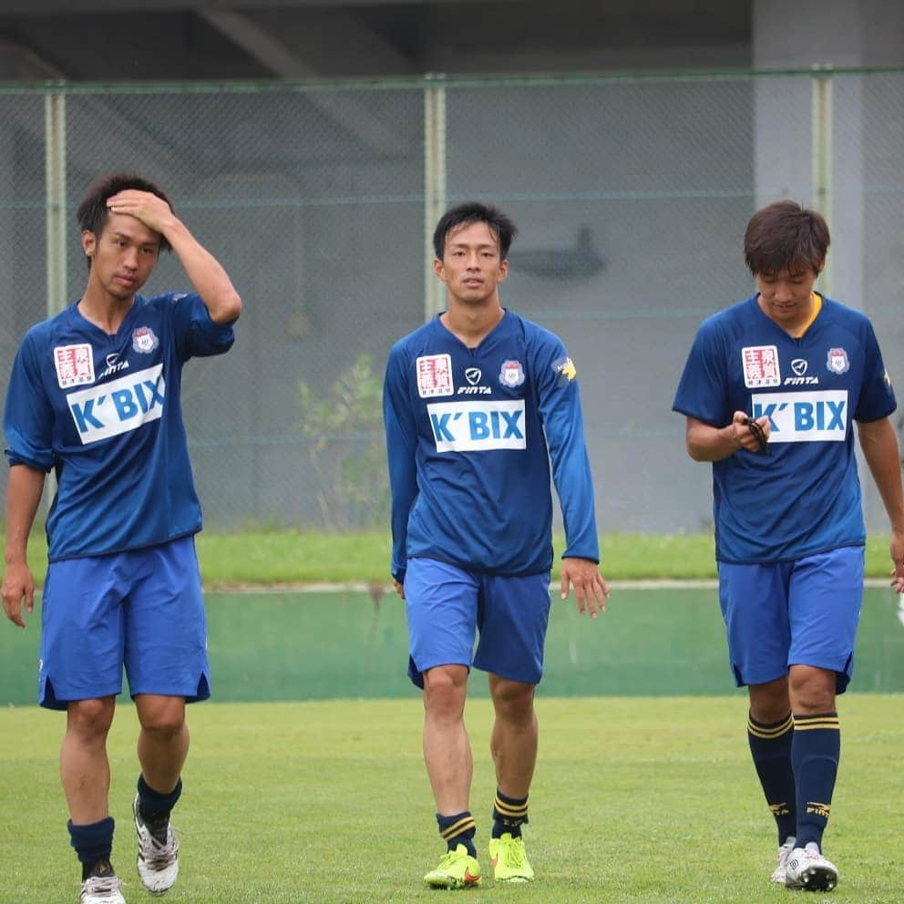 ザスパクサツ群馬さんのインスタグラム写真 - (ザスパクサツ群馬Instagram)「. 【Training photos📸✨】 . 試合後のヒトコマがたくさん！ 表情を変えないジャスティンと笑顔と変顔の2人 さりげなく表情を作り込んでる正美さん 何を話しているか気になる2人 さわやか順也 スタイルの良い小顔な2人組 走りきったあとのミツ . . #ザスパクサツ群馬 #thespa #金城ジャスティン俊樹  #飯野七聖 #髙澤優也 #佐藤正美 #姫野宥弥 #久木田紳吾 #鈴木順也 #岡村大八 #吉田将也 #田中稔也」7月11日 22時26分 - thespakusatsugunma_official