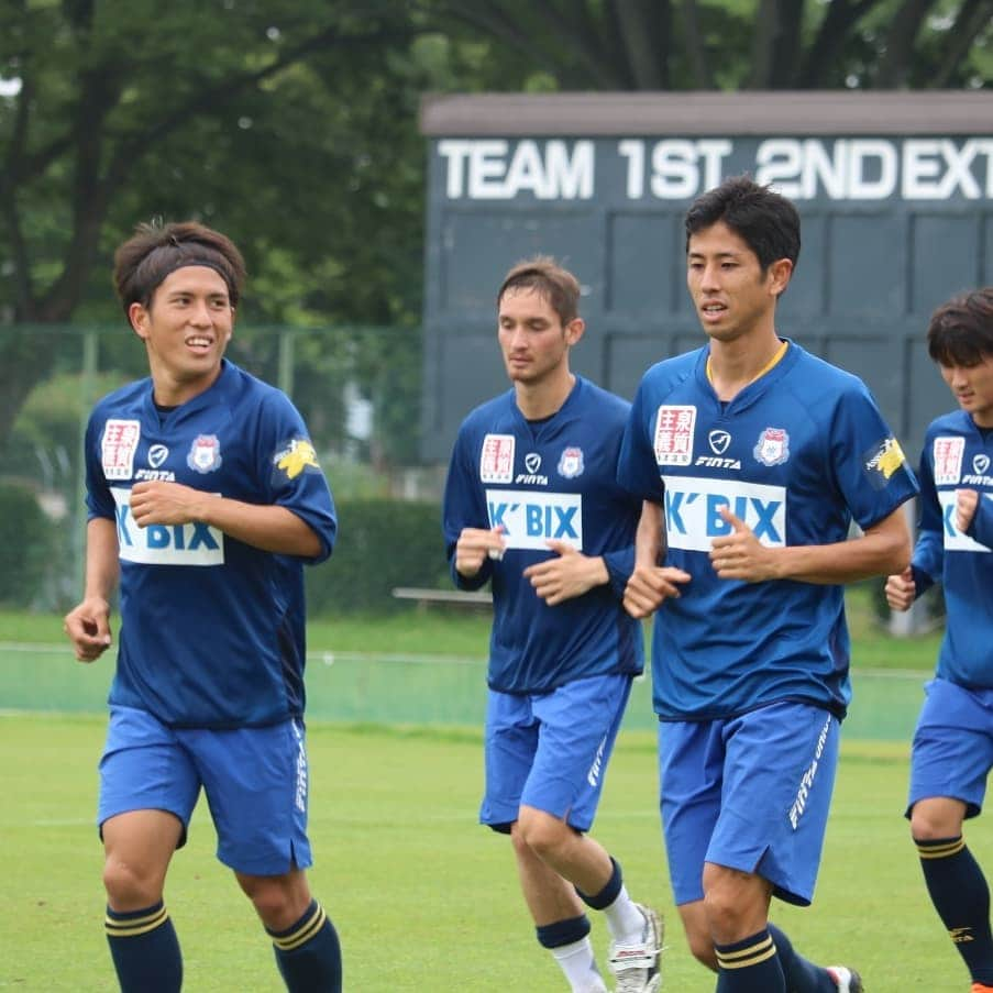 ザスパクサツ群馬さんのインスタグラム写真 - (ザスパクサツ群馬Instagram)「. 【Training photos📸✨】 . 試合後のヒトコマがたくさん！ 表情を変えないジャスティンと笑顔と変顔の2人 さりげなく表情を作り込んでる正美さん 何を話しているか気になる2人 さわやか順也 スタイルの良い小顔な2人組 走りきったあとのミツ . . #ザスパクサツ群馬 #thespa #金城ジャスティン俊樹  #飯野七聖 #髙澤優也 #佐藤正美 #姫野宥弥 #久木田紳吾 #鈴木順也 #岡村大八 #吉田将也 #田中稔也」7月11日 22時26分 - thespakusatsugunma_official