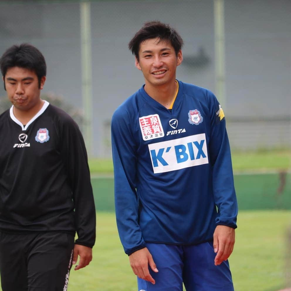 ザスパクサツ群馬さんのインスタグラム写真 - (ザスパクサツ群馬Instagram)「. 【Training photos📸✨】 . 試合後のヒトコマがたくさん！ 表情を変えないジャスティンと笑顔と変顔の2人 さりげなく表情を作り込んでる正美さん 何を話しているか気になる2人 さわやか順也 スタイルの良い小顔な2人組 走りきったあとのミツ . . #ザスパクサツ群馬 #thespa #金城ジャスティン俊樹  #飯野七聖 #髙澤優也 #佐藤正美 #姫野宥弥 #久木田紳吾 #鈴木順也 #岡村大八 #吉田将也 #田中稔也」7月11日 22時26分 - thespakusatsugunma_official