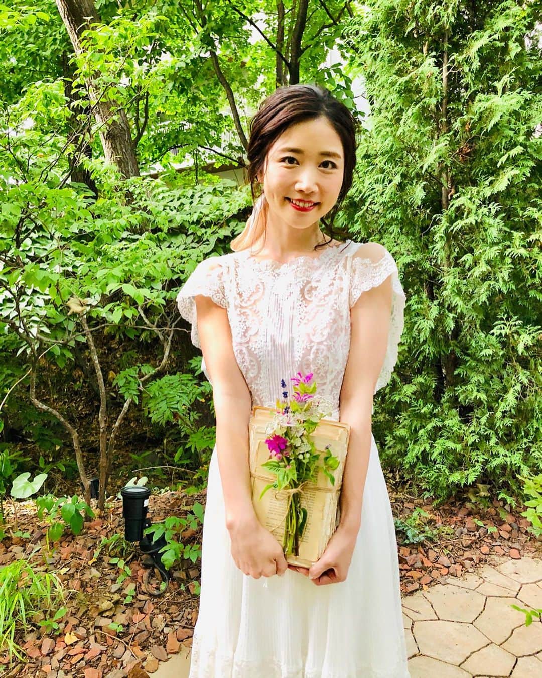 夏目愛美さんのインスタグラム写真 - (夏目愛美Instagram)「♡ ガーデンでのアレンジはかわいくて 今回もパーティーシーンの美味しいご飯をいっぱい食べられて幸せでした😊🍀 #食いしん坊  #happy #smile #flowers #bouquet #wedding #bridal #model #札幌 #ドレス #dress #instagood #instalike #like4like」7月11日 22時29分 - manami_natsume