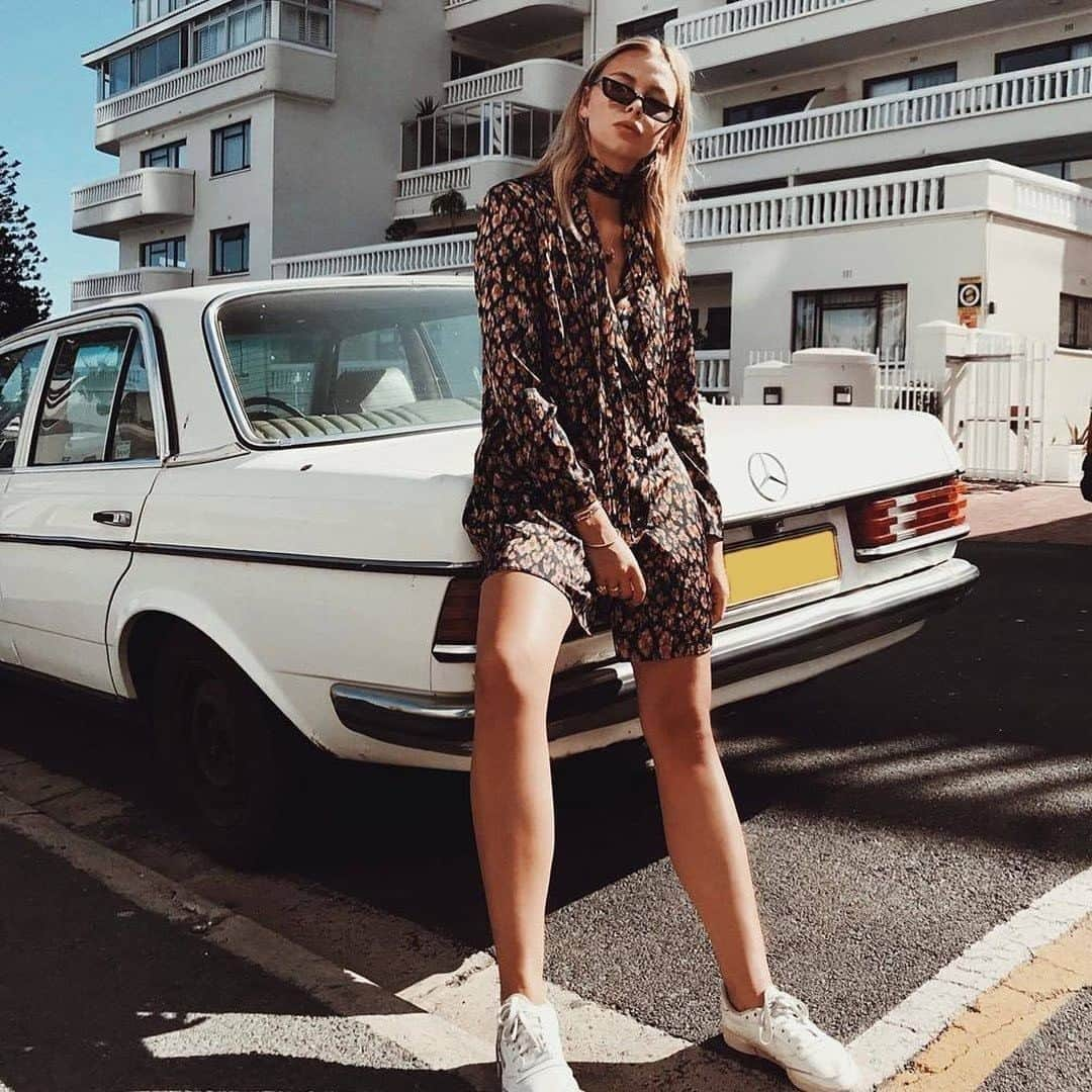 メルセデス・ベンツさんのインスタグラム写真 - (メルセデス・ベンツInstagram)「Fancy a summer trip? ☀️ We love this roadside look by photographer and allround creative @VivianHoorn. 📷 by @VivianHoorn via @mercedesbenzfashion  @shesmercedes #ShesMercedes #MercedesBenzFashion #MercedesBenz #MBClassic #AllTimeStars #StreetStyle #Fashion」7月11日 22時30分 - mercedesbenz